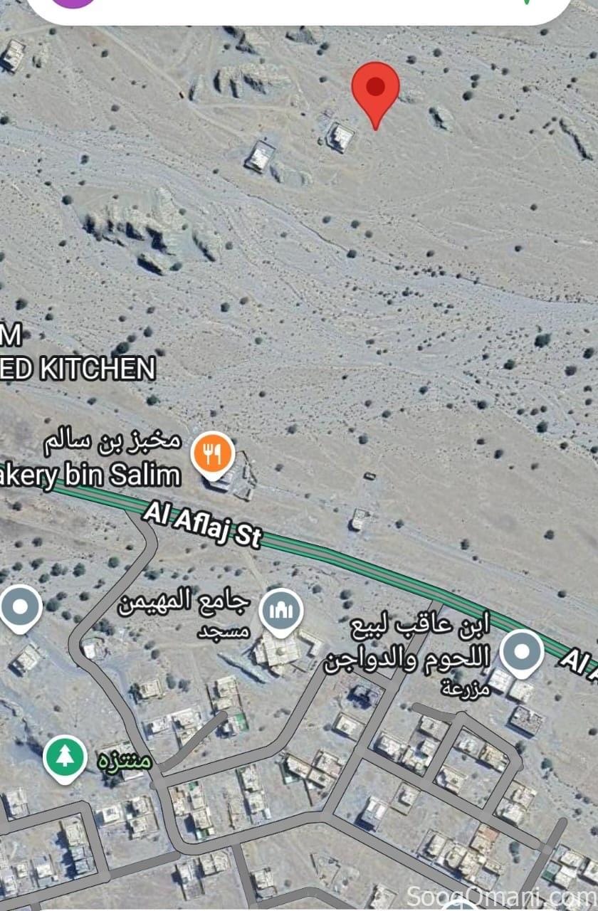 ارض سكنيه في العامرات مدينة النهضة مربع ٧/١ وسط البيوت