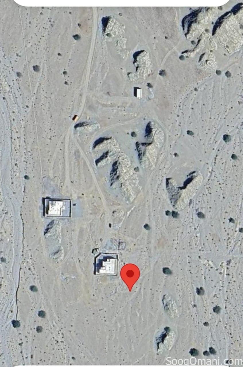 ارض سكنيه في العامرات مدينة النهضة مربع ٧/١ وسط البيوت