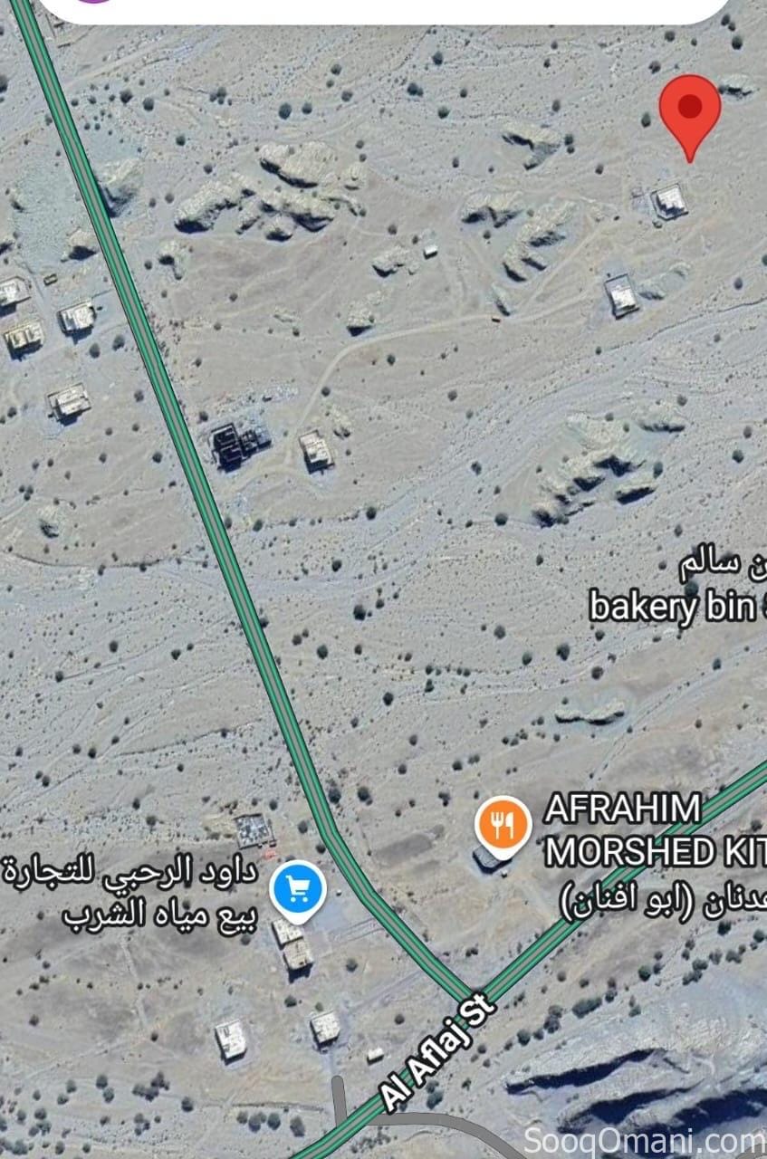 ارض سكنيه في العامرات مدينة النهضة مربع ٧/١ وسط البيوت