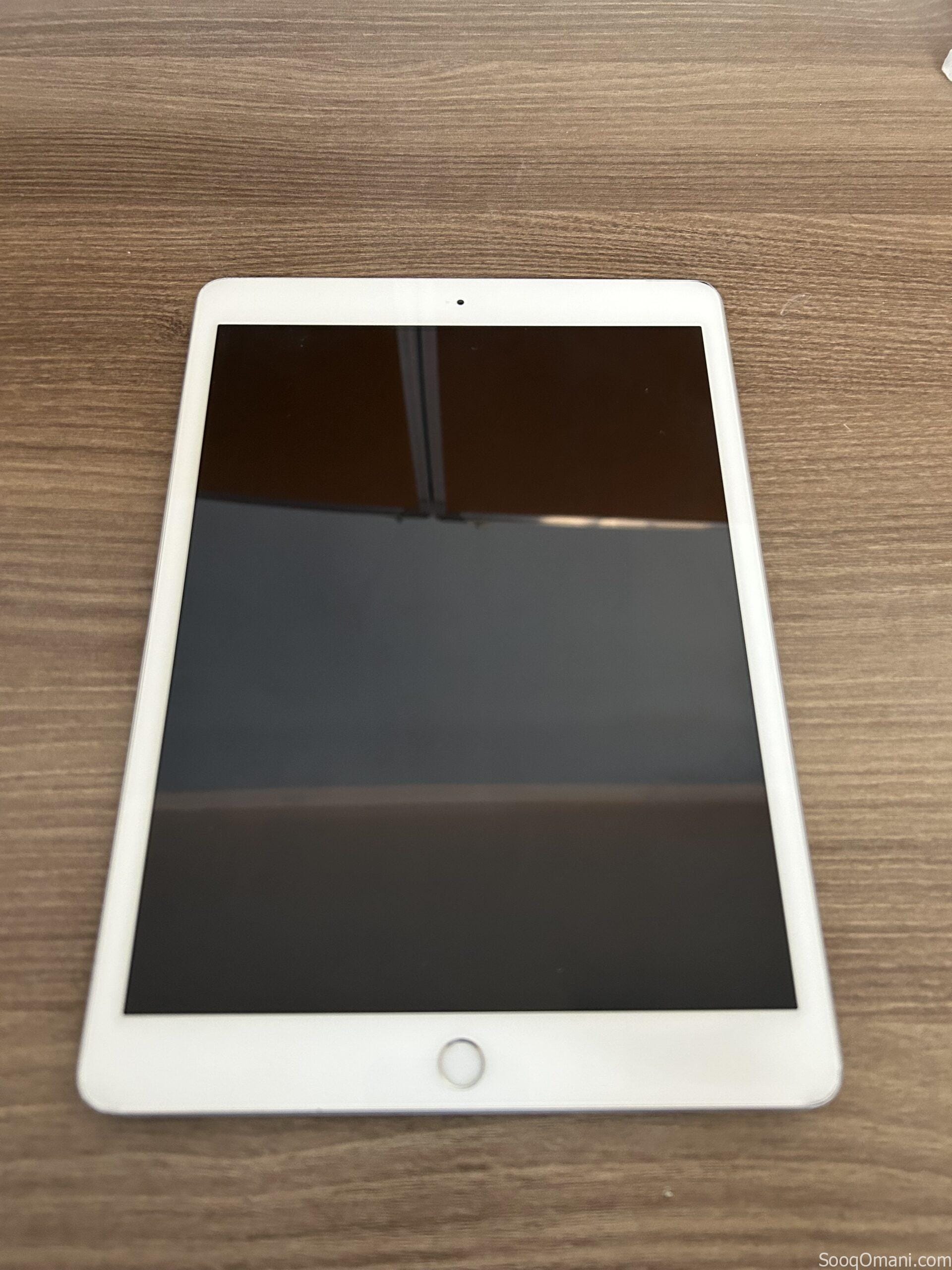 Apple iPad 7 with all accessories