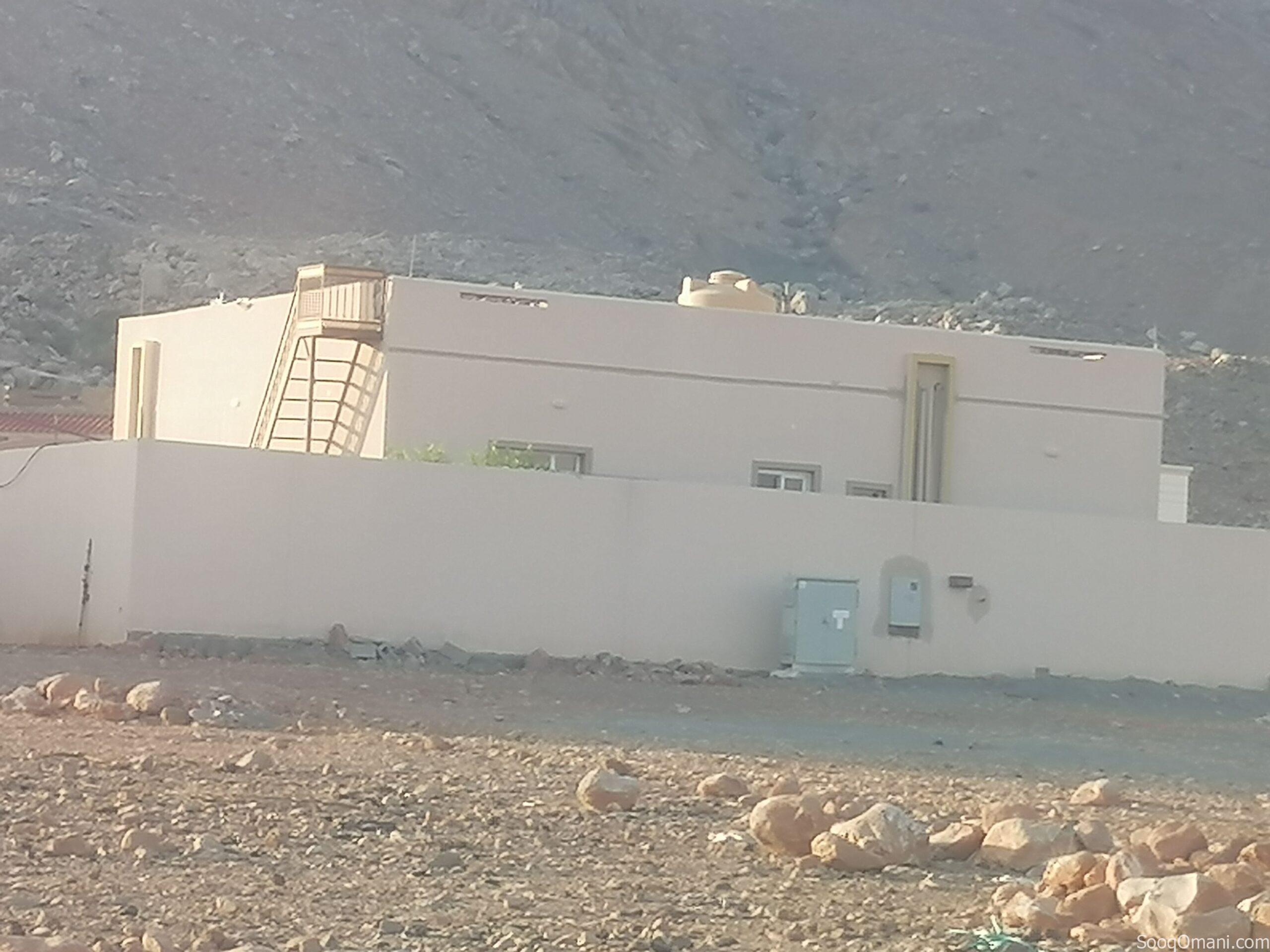 Rest house with apartment for sale near a paved road