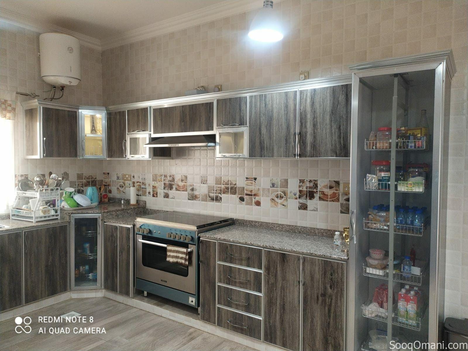 Directly from the owner: A luxurious, detached villa in Al Amerat, offering complete privacy for you and your family