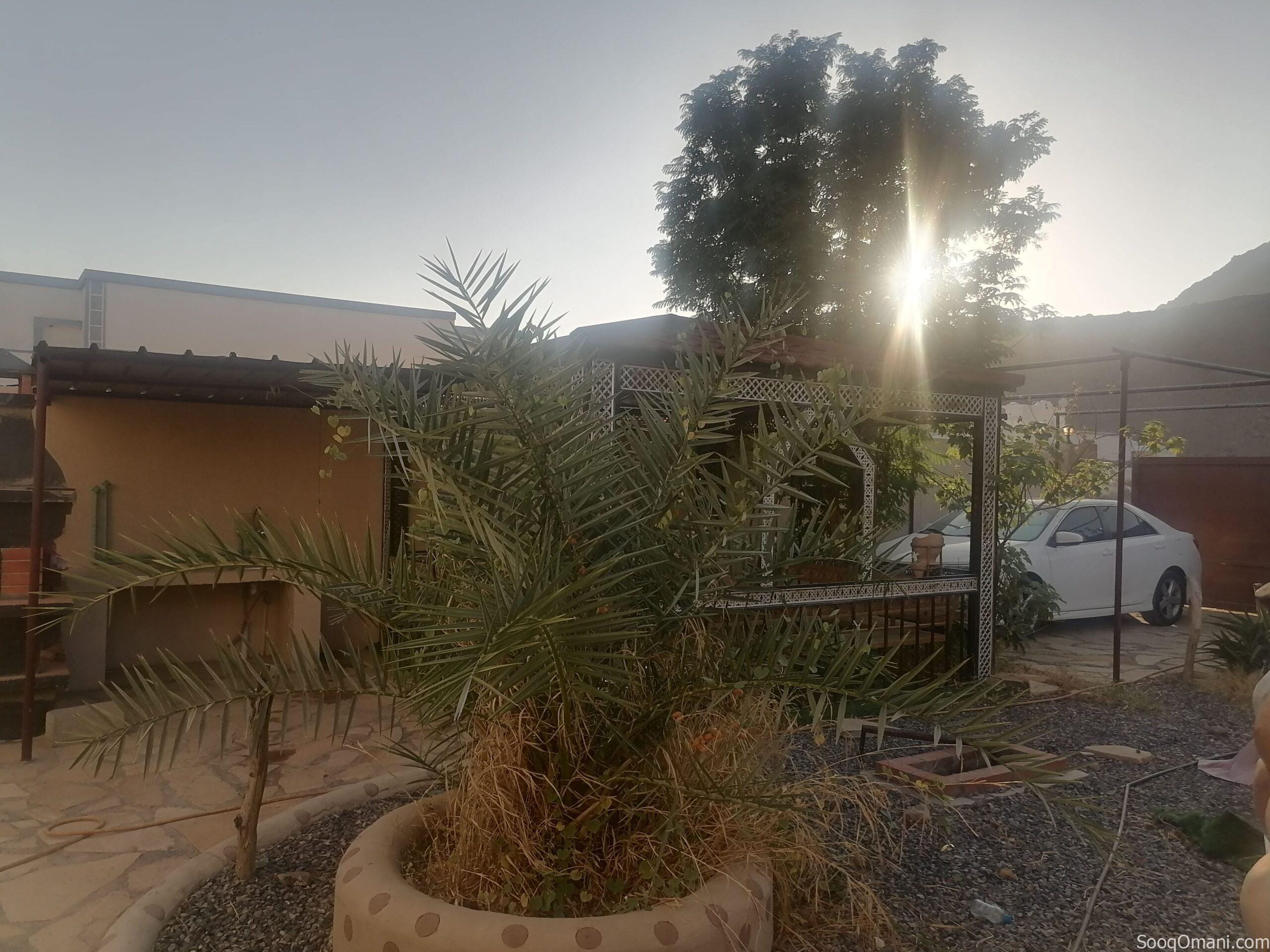 Rest house with apartment for sale near a paved road