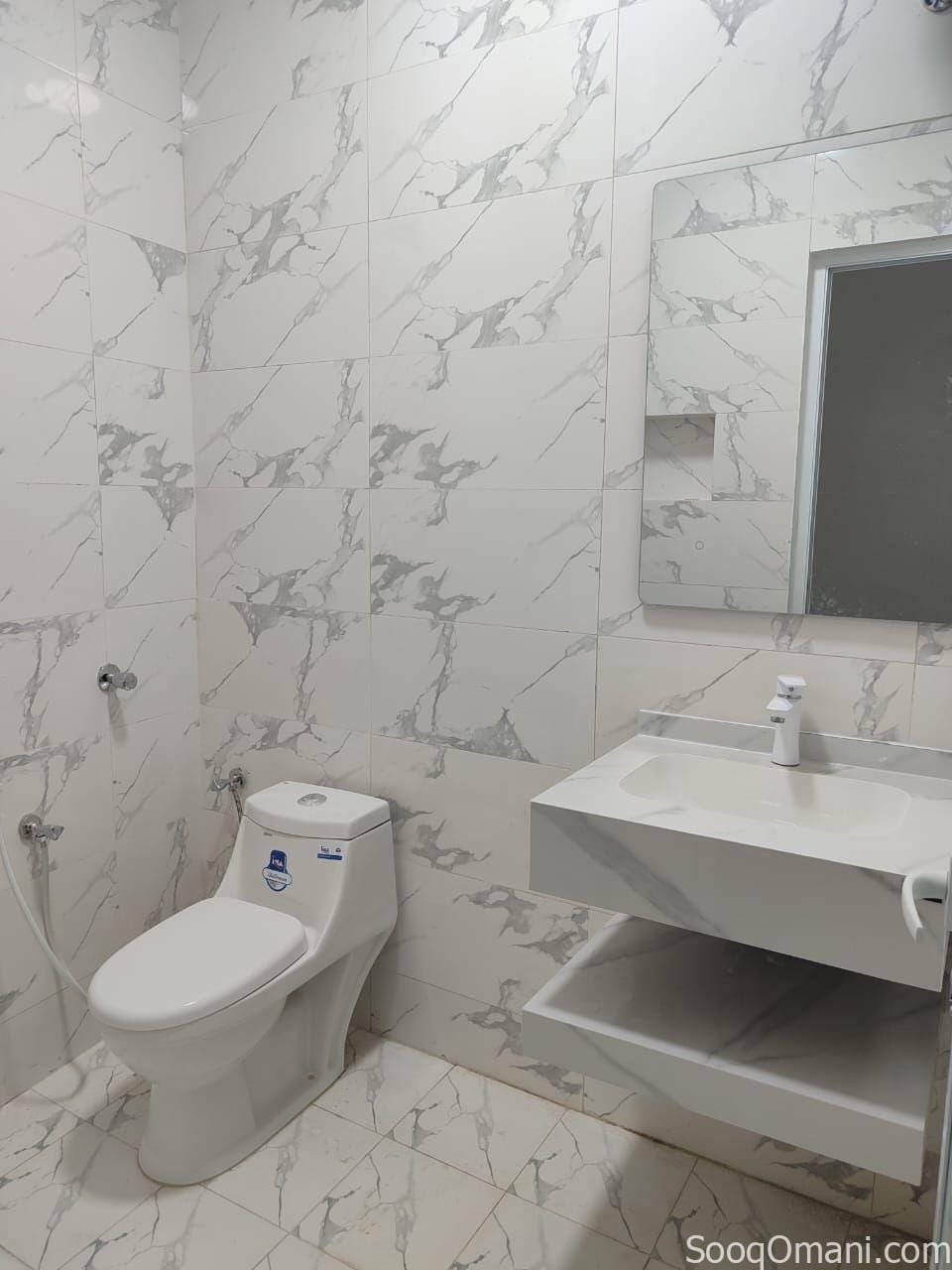 Room for monthly rent in Sohar, opposite the Corniche and the sea.