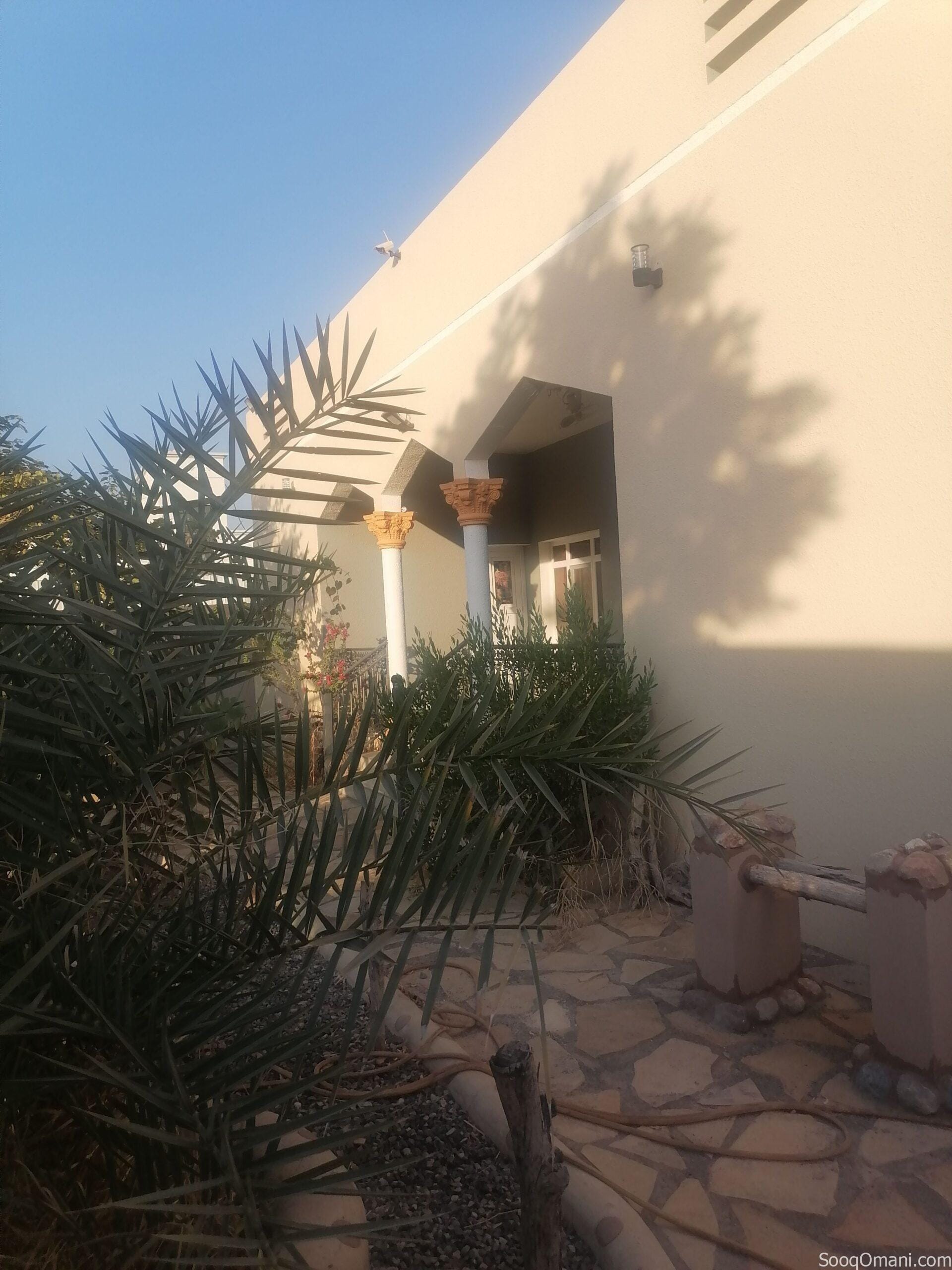 Rest house with apartment for sale near a paved road