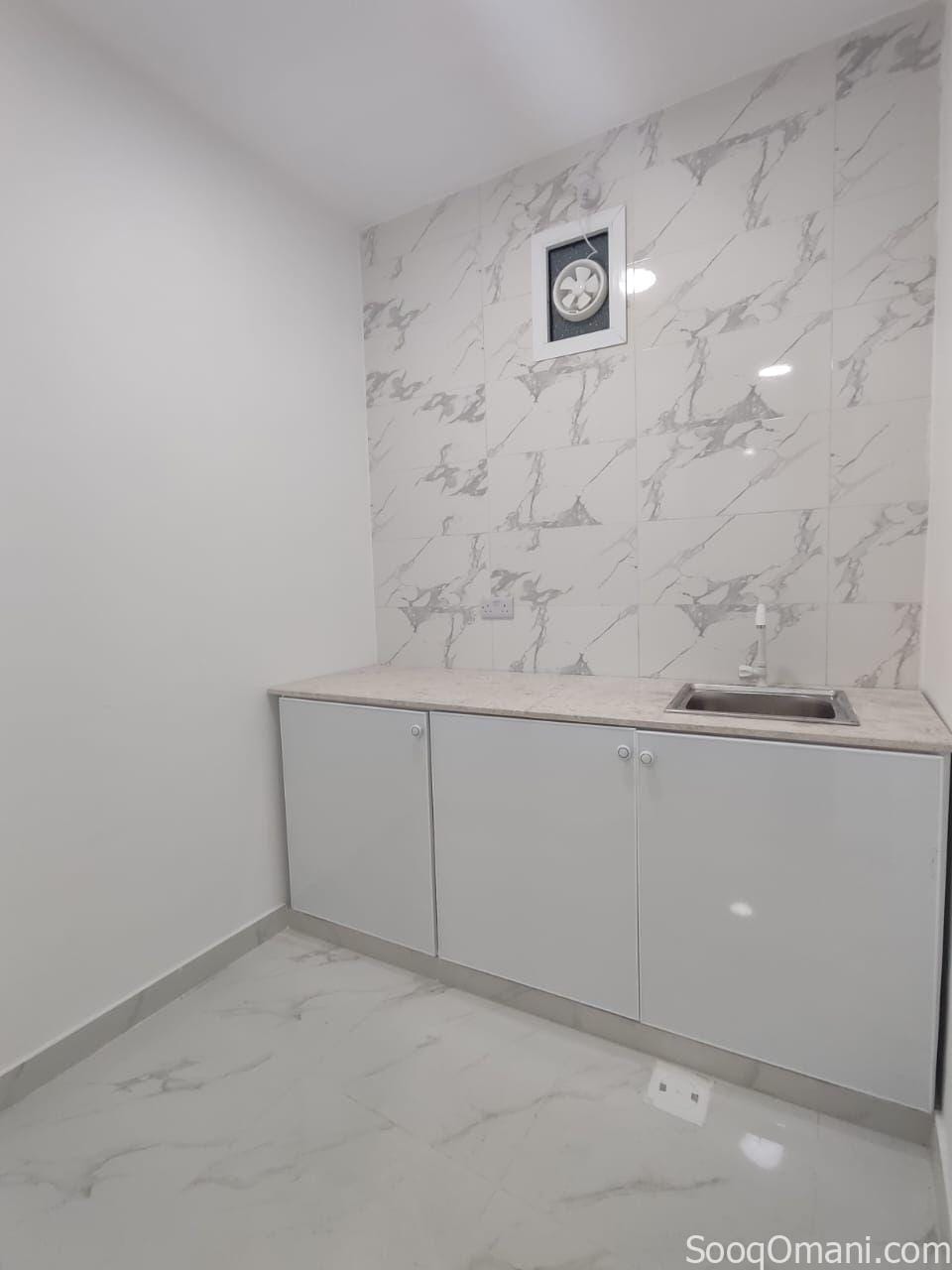 Room for monthly rent in Sohar, opposite the Corniche and the sea.