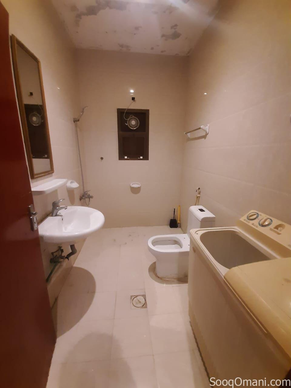 متاح شقق واستديوهات وغرف مفروش وغير مفروش للإيجار