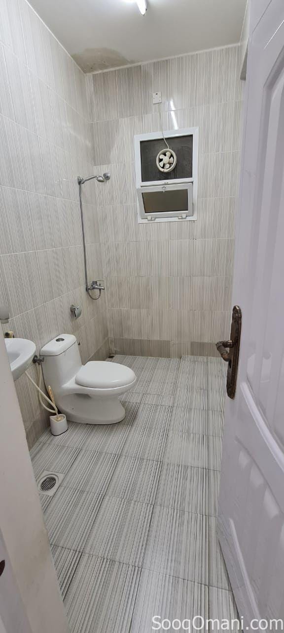 شقة للايجار الخوض السادسة