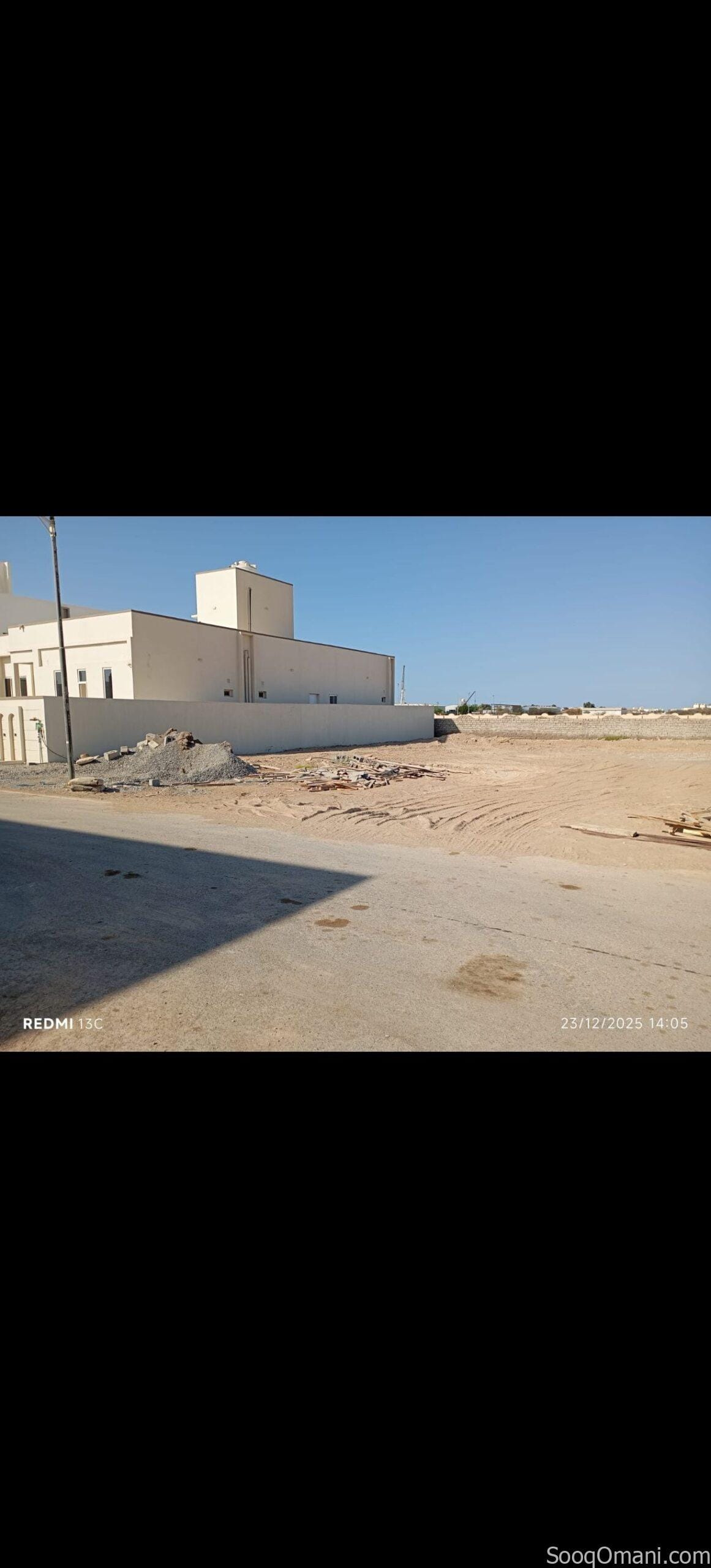 للبيع ارضين شبك سكنيات في بركاء الهرم الخامسة الشمال وقريبة الشارع العام