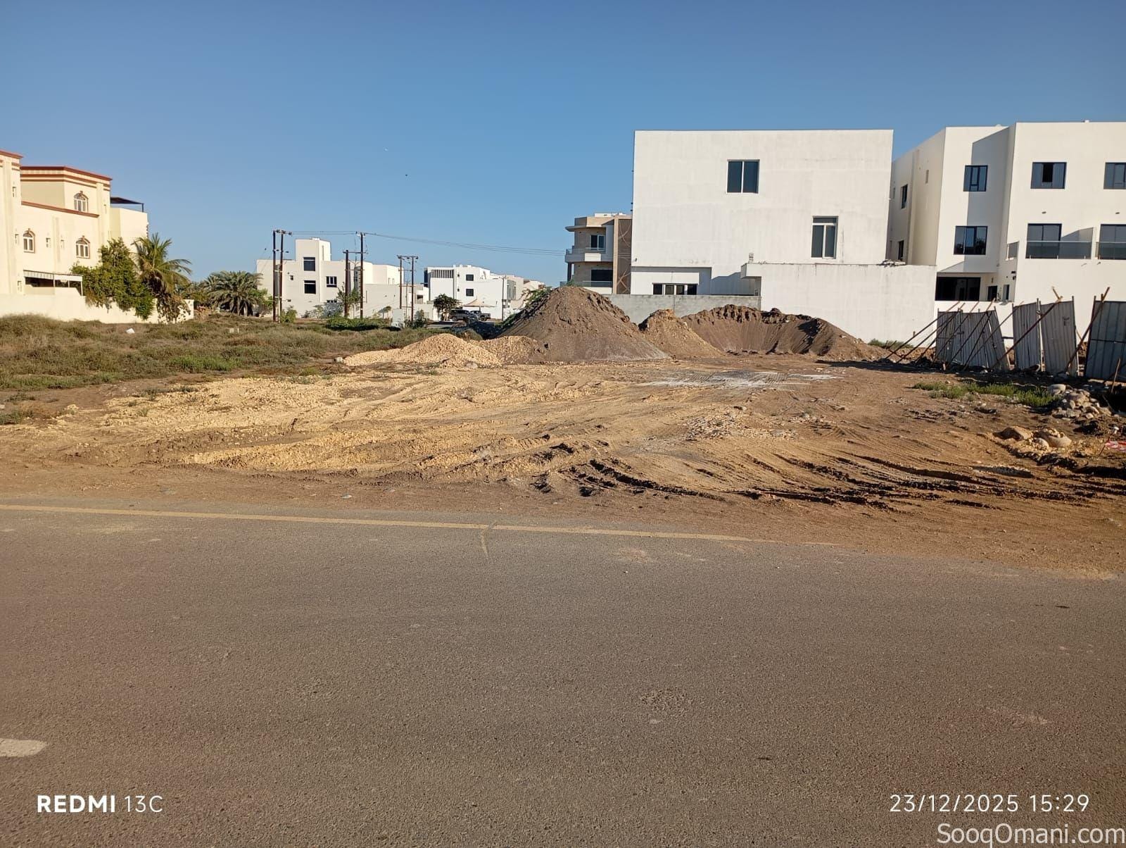 Residential land for sale in Sur Al Hadid, near the Corniche