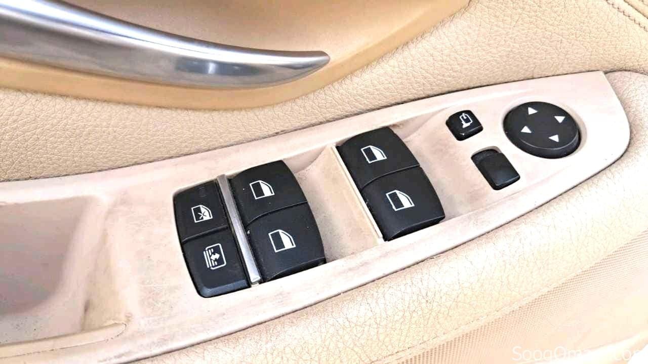 2011 BMW 5 SERIES 523