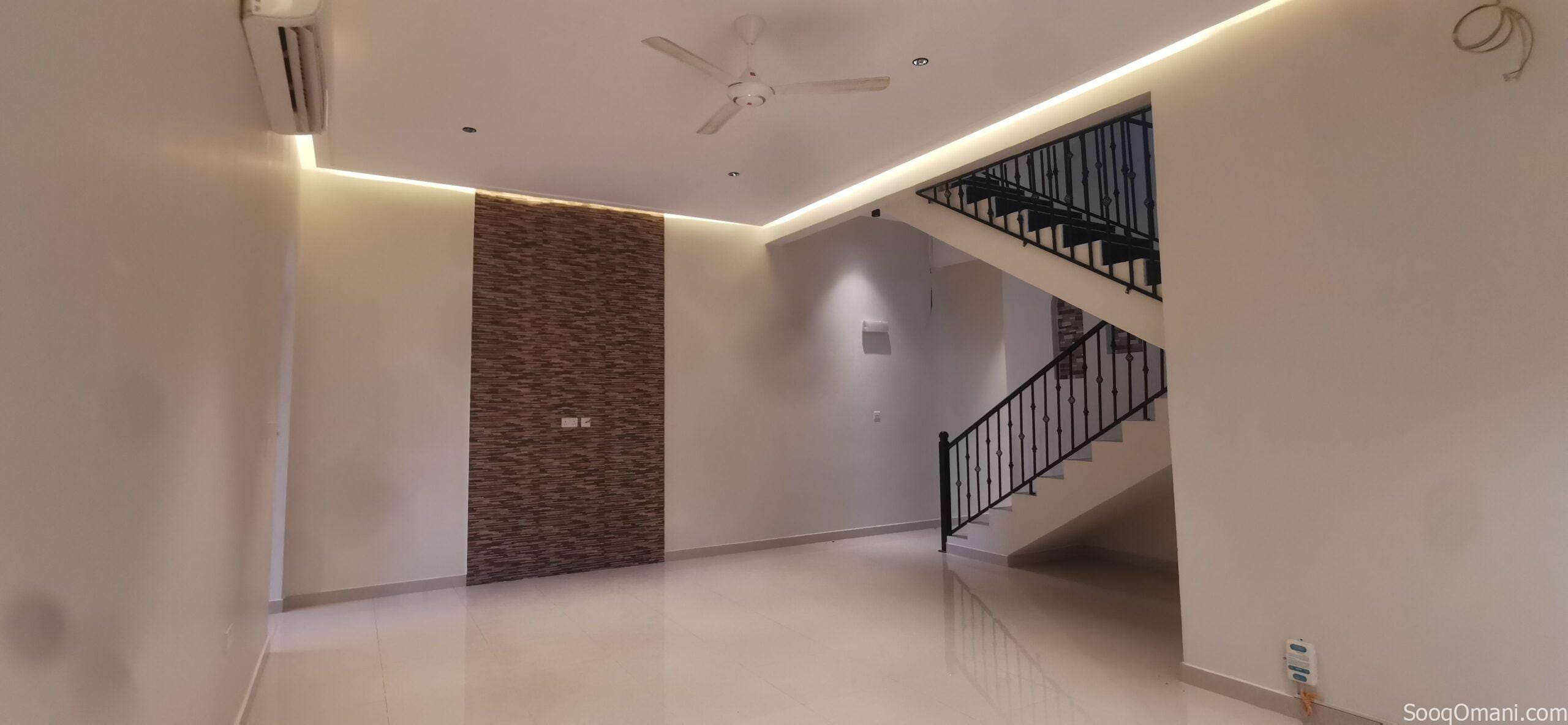 فيلا راقية للبيع في بوشر العوابي مساحة 421 متر