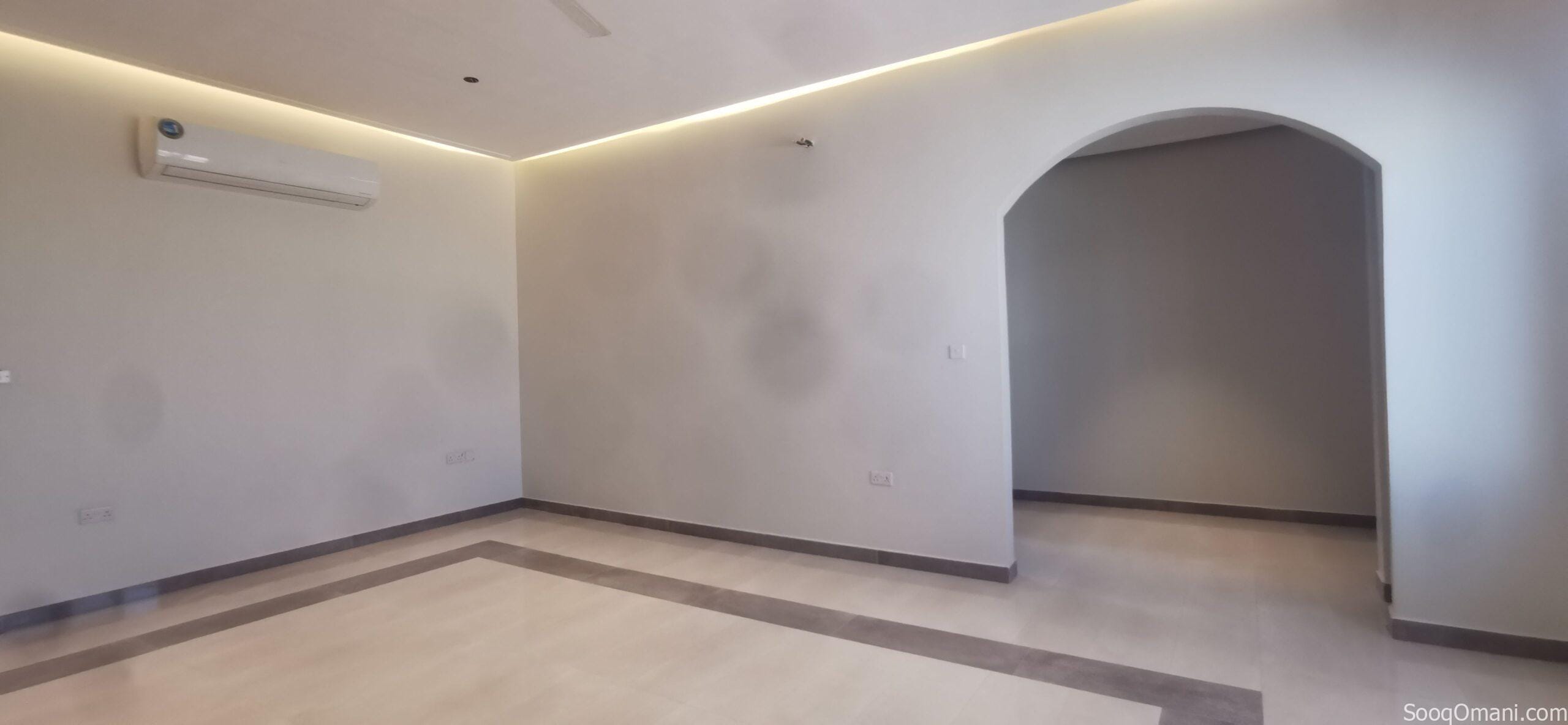 فيلا راقية للبيع في بوشر العوابي مساحة 421 متر