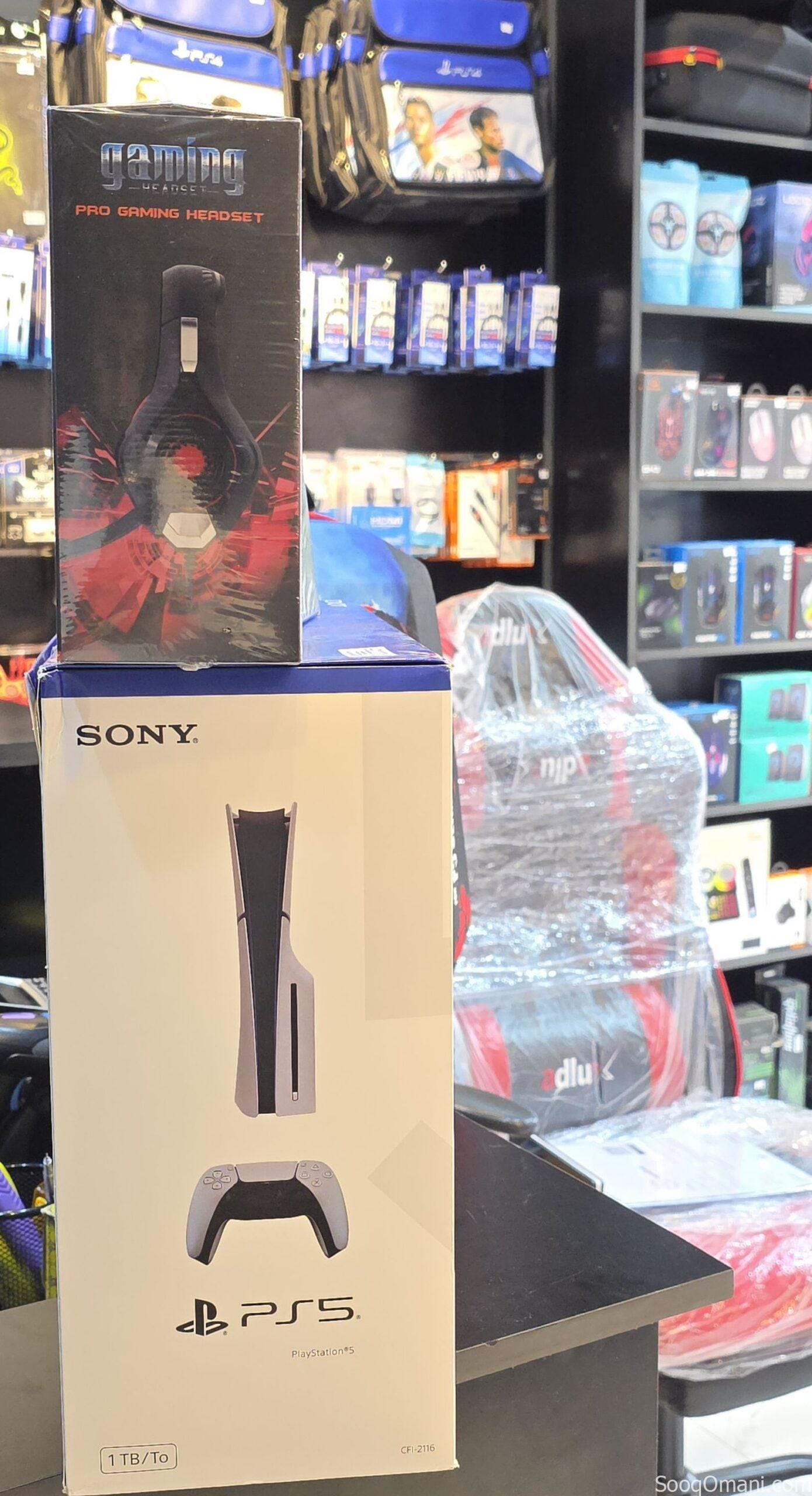 بلايستيشن 5 سليم (نسخة الأقراص) 1 تيرا + جهاز تحكم إضافي + لعبة FC25 + سماعة رأس + حقيبة ضمان استب