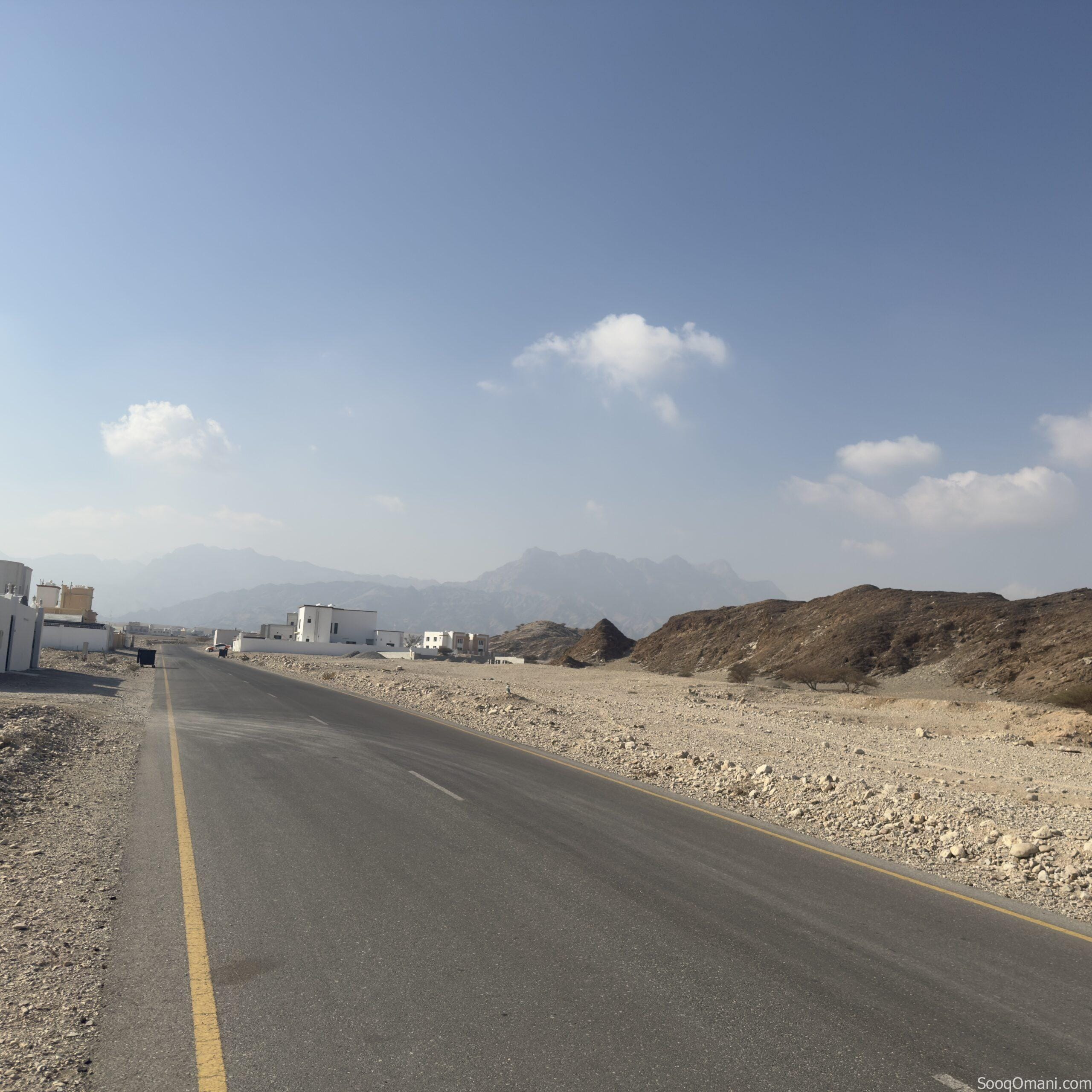 I am the owner. The land area is 660 square meters, expandable, in the Al-Hajir 1 area