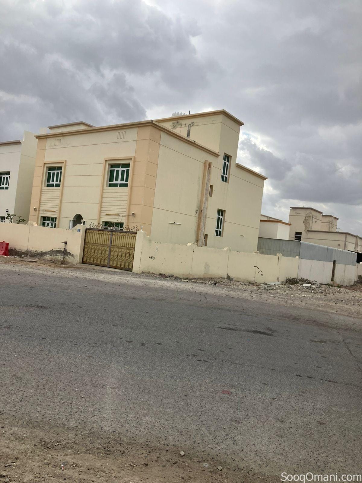 للبيع منزل ف العامرات السادسه من المالك مباشرة