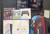 بلايستيشن 5 سليم (نسخة الأقراص) 1 تيرا + جهاز تحكم إضافي + لعبة FC25 + سماعة رأس + حقيبة ضمان استب