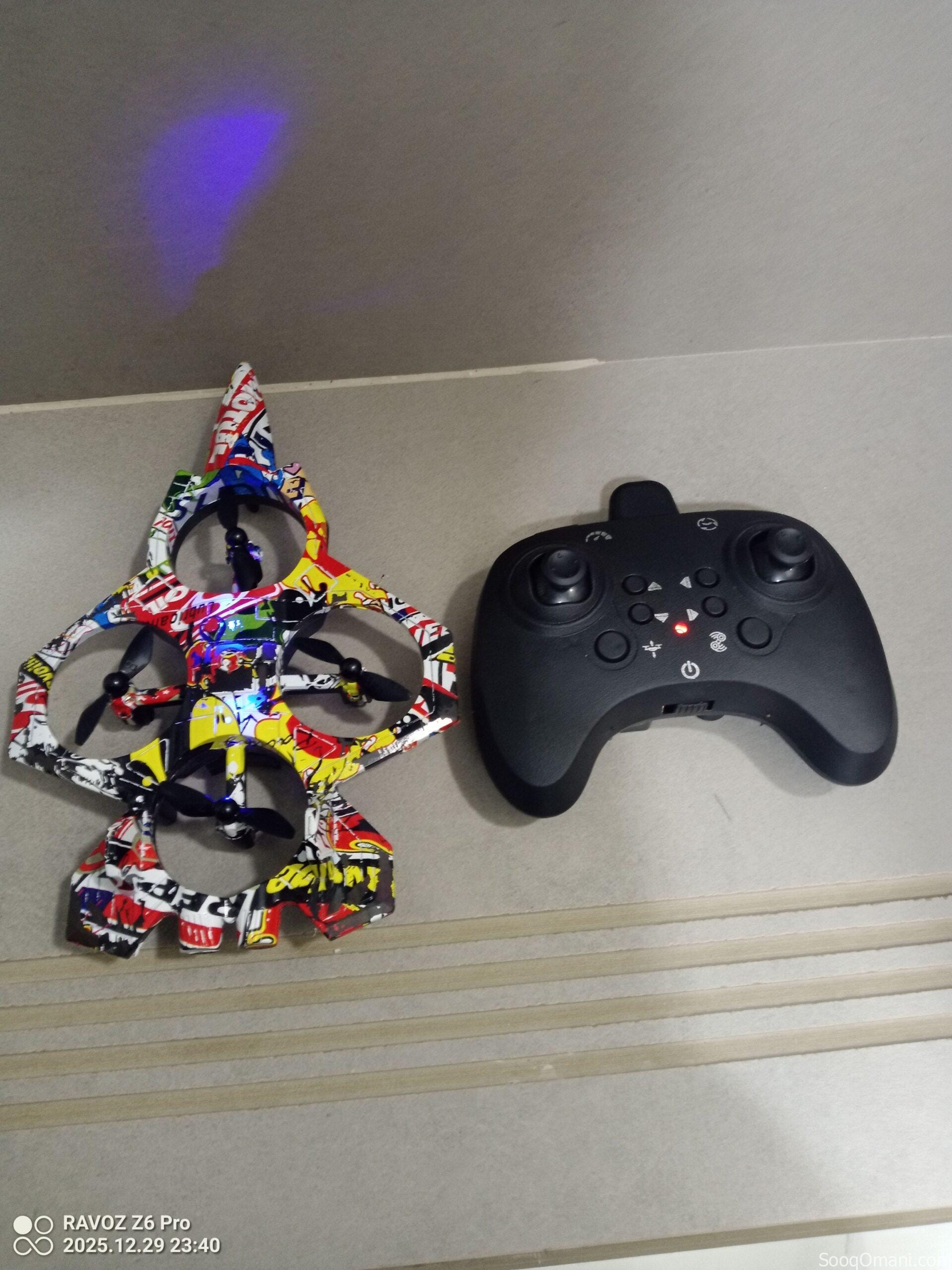 Long-range electronic toy aircraft