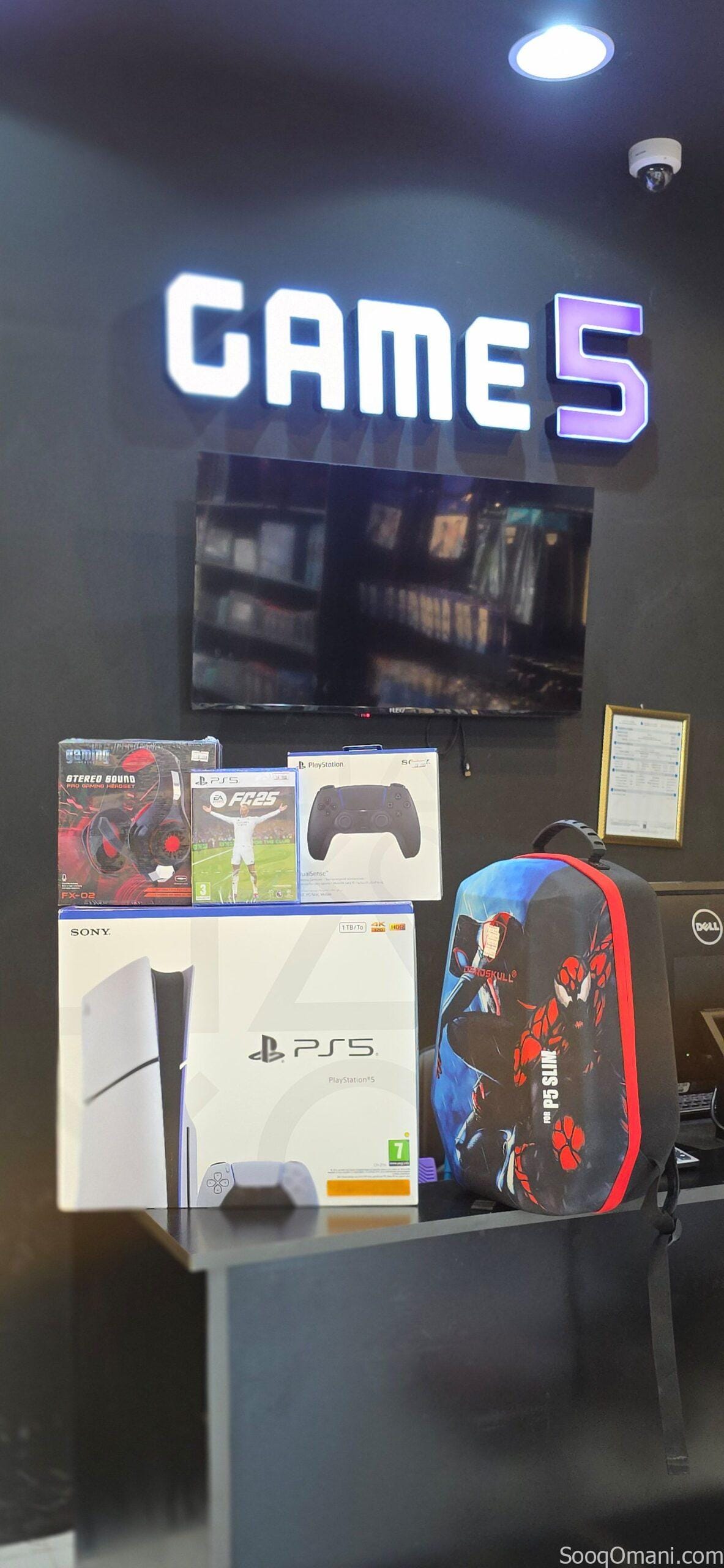 بلايستيشن 5 سليم (نسخة الأقراص) 1 تيرا + جهاز تحكم إضافي + لعبة FC25 + سماعة رأس + حقيبة ضمان استب