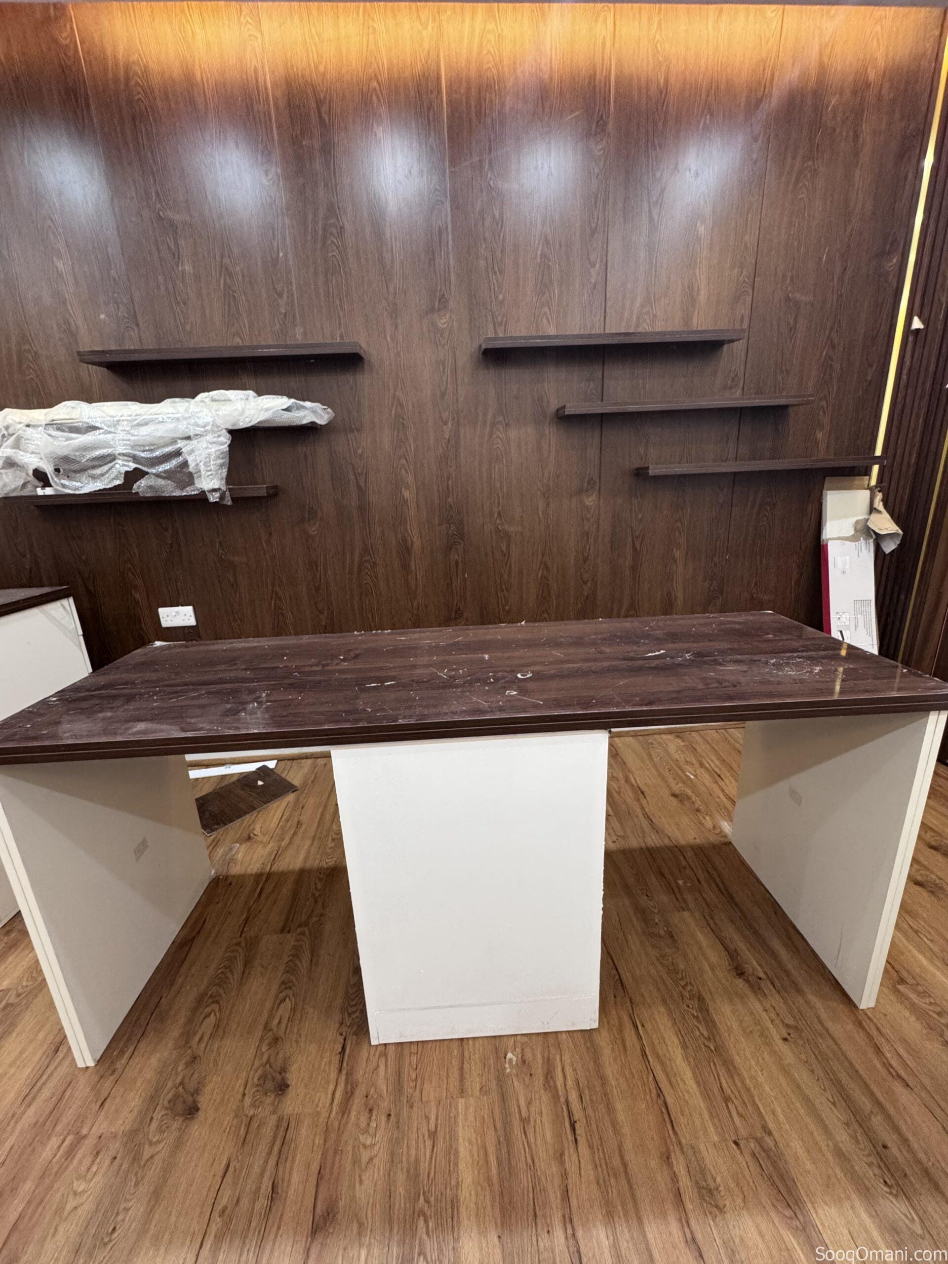 Nail tech table / salon manicure desk