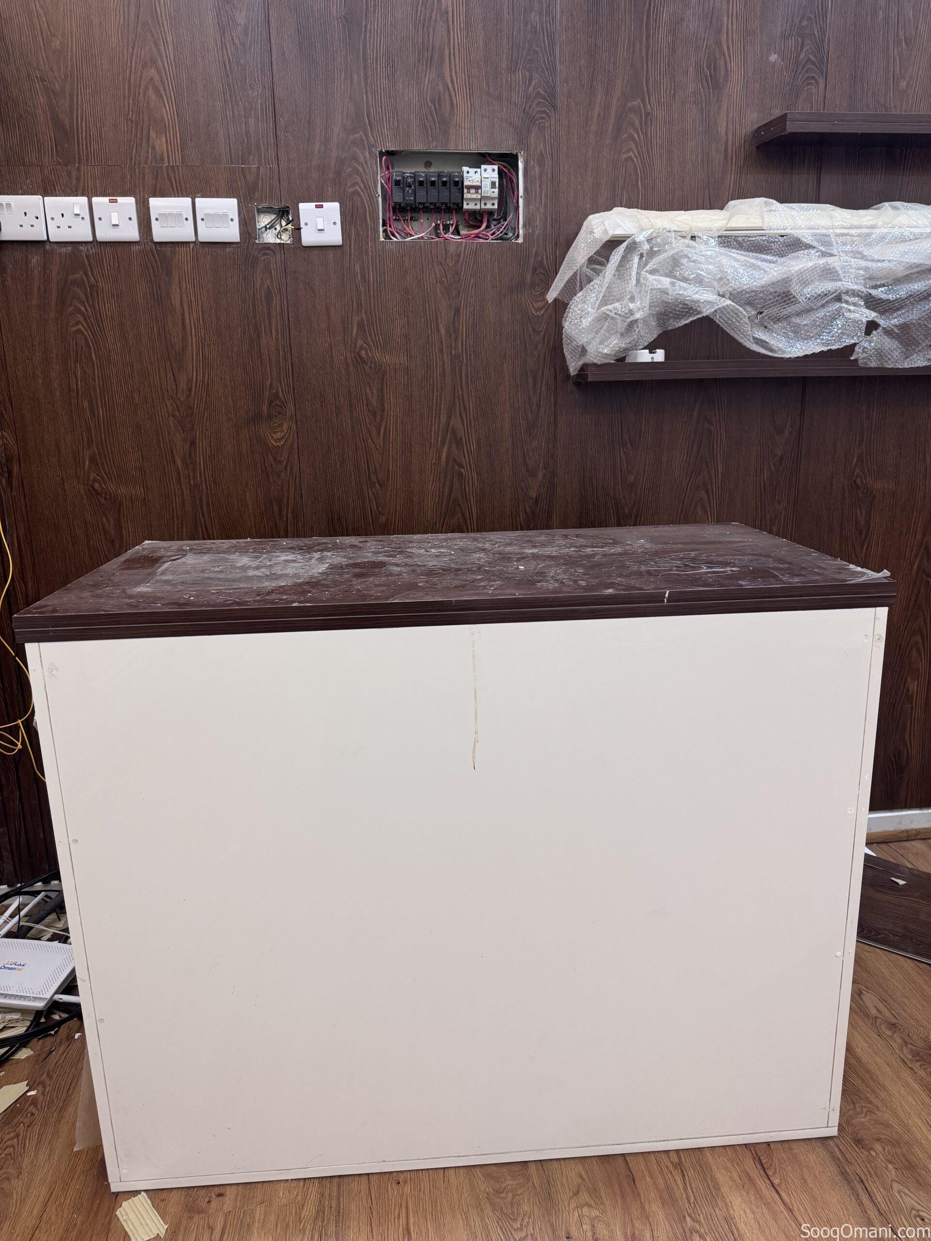 مكتب الاستقبال / طاولة البيع