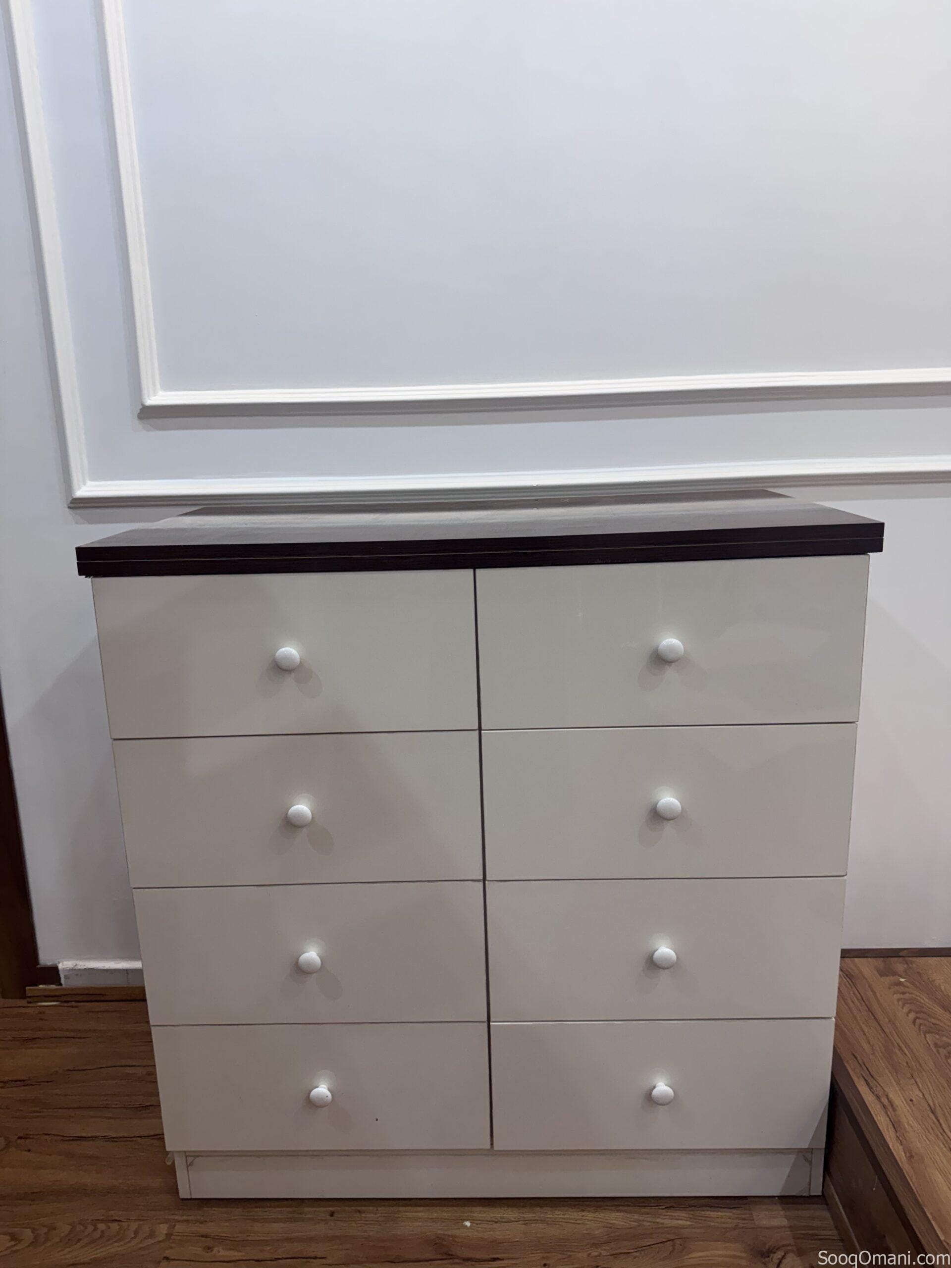 طقم من خزانتين بأدراج بيضاء