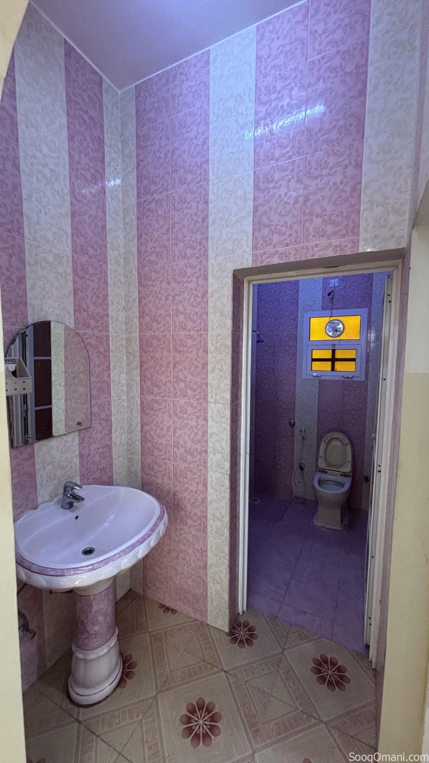 شقه للإيجار في موقع ممتاز قريب مستشفى السويق