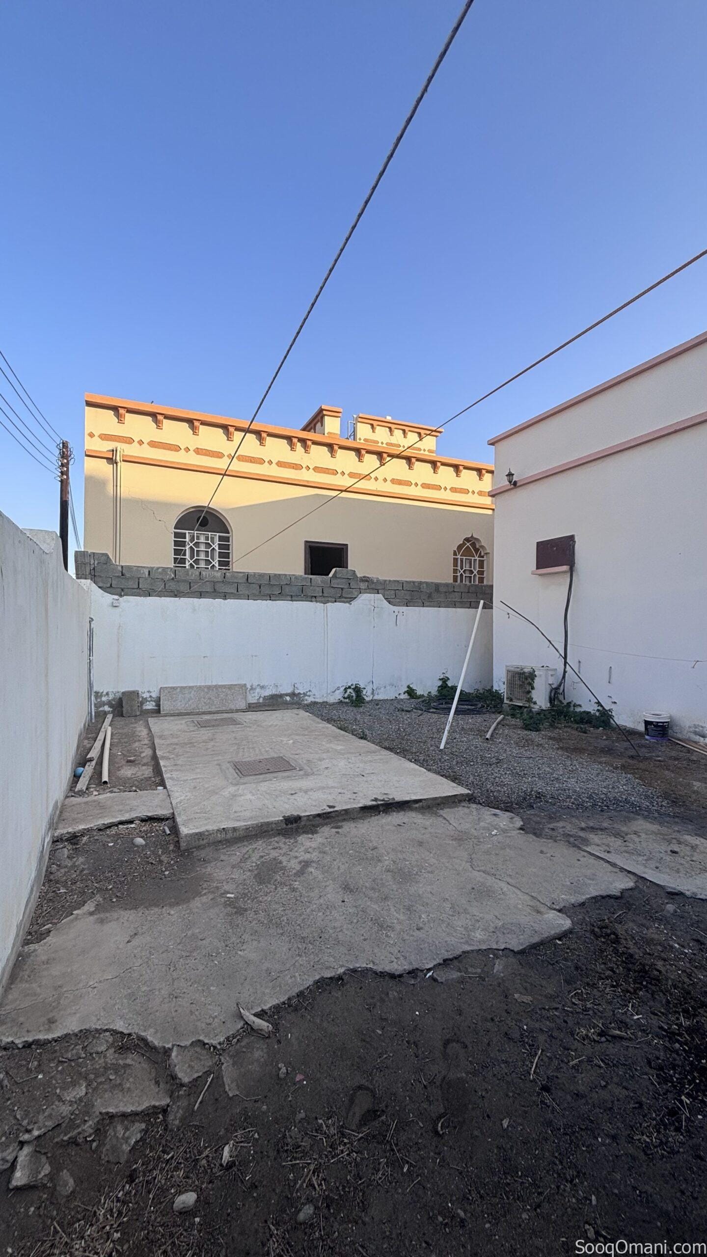 شقه للإيجار في موقع ممتاز قريب مستشفى السويق