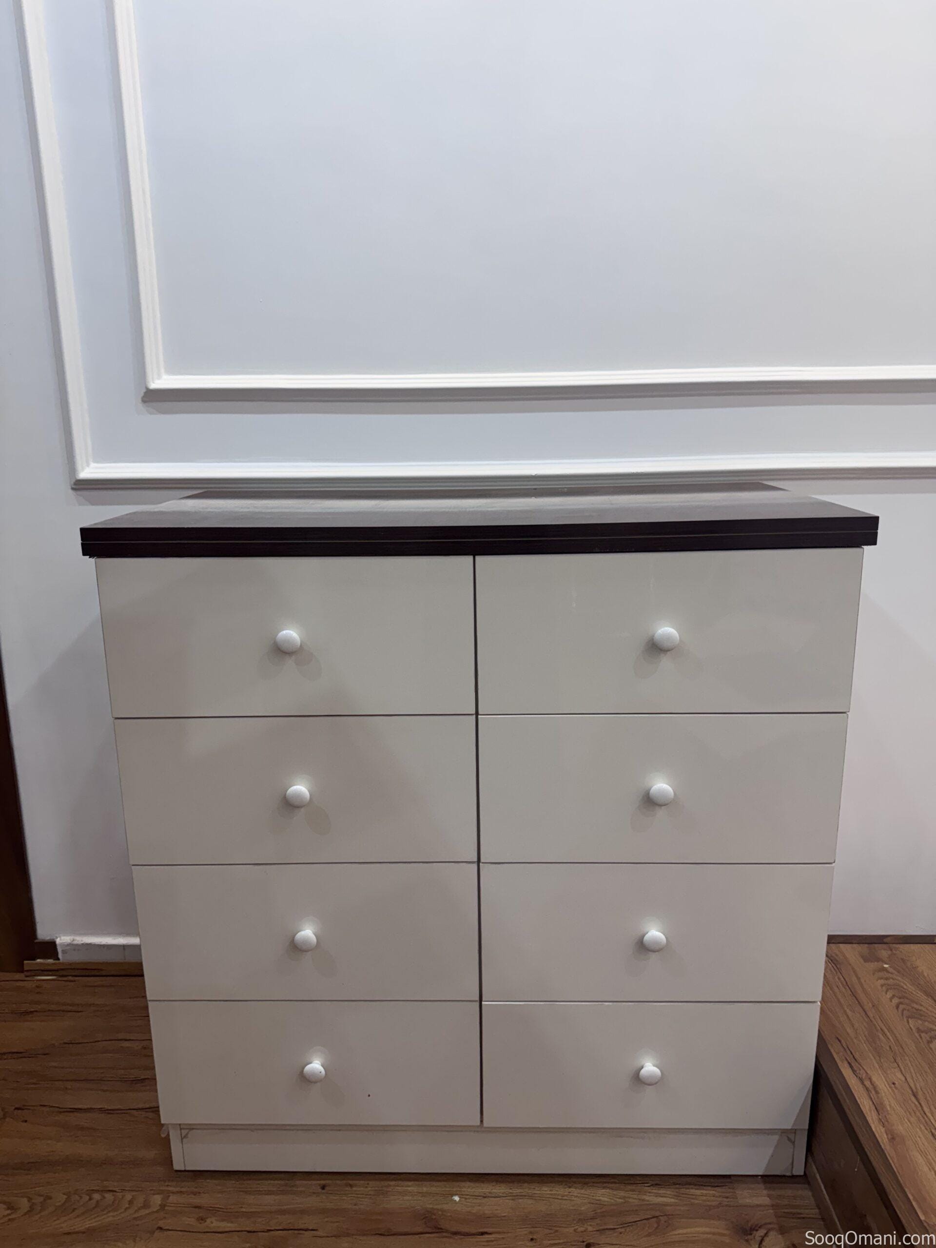 طقم من خزانتين بأدراج بيضاء