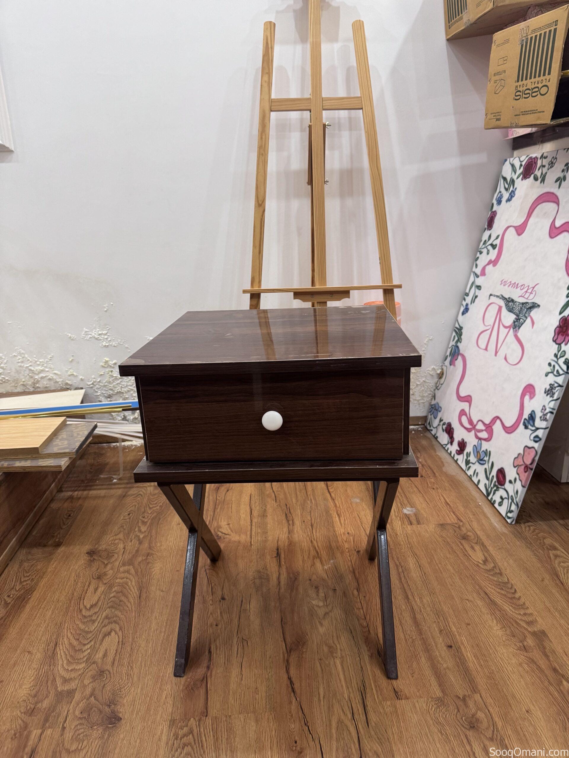 طاولة جانبية