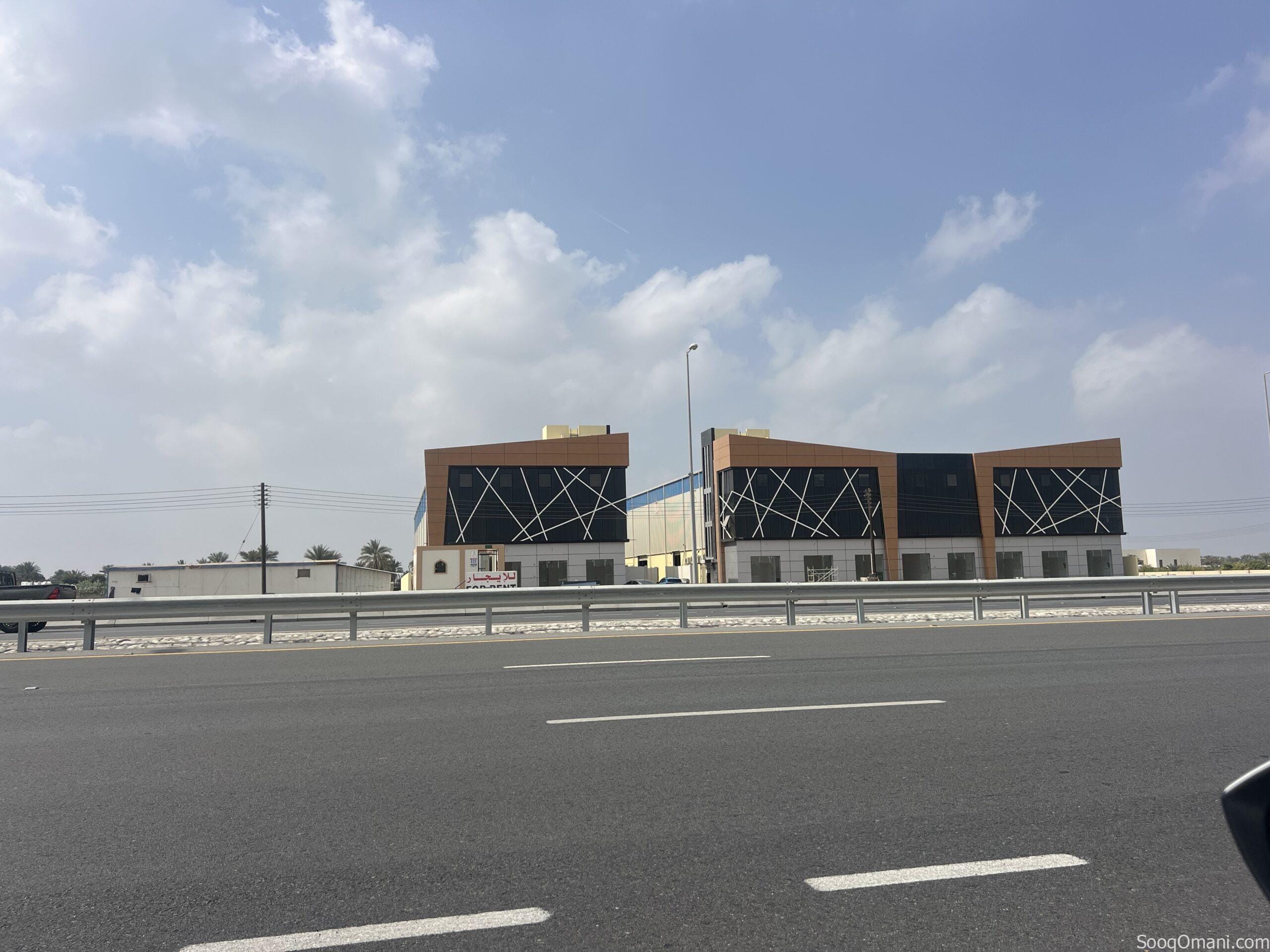 شقق ومحلات ومعرض كبير ومخازن للإيجار