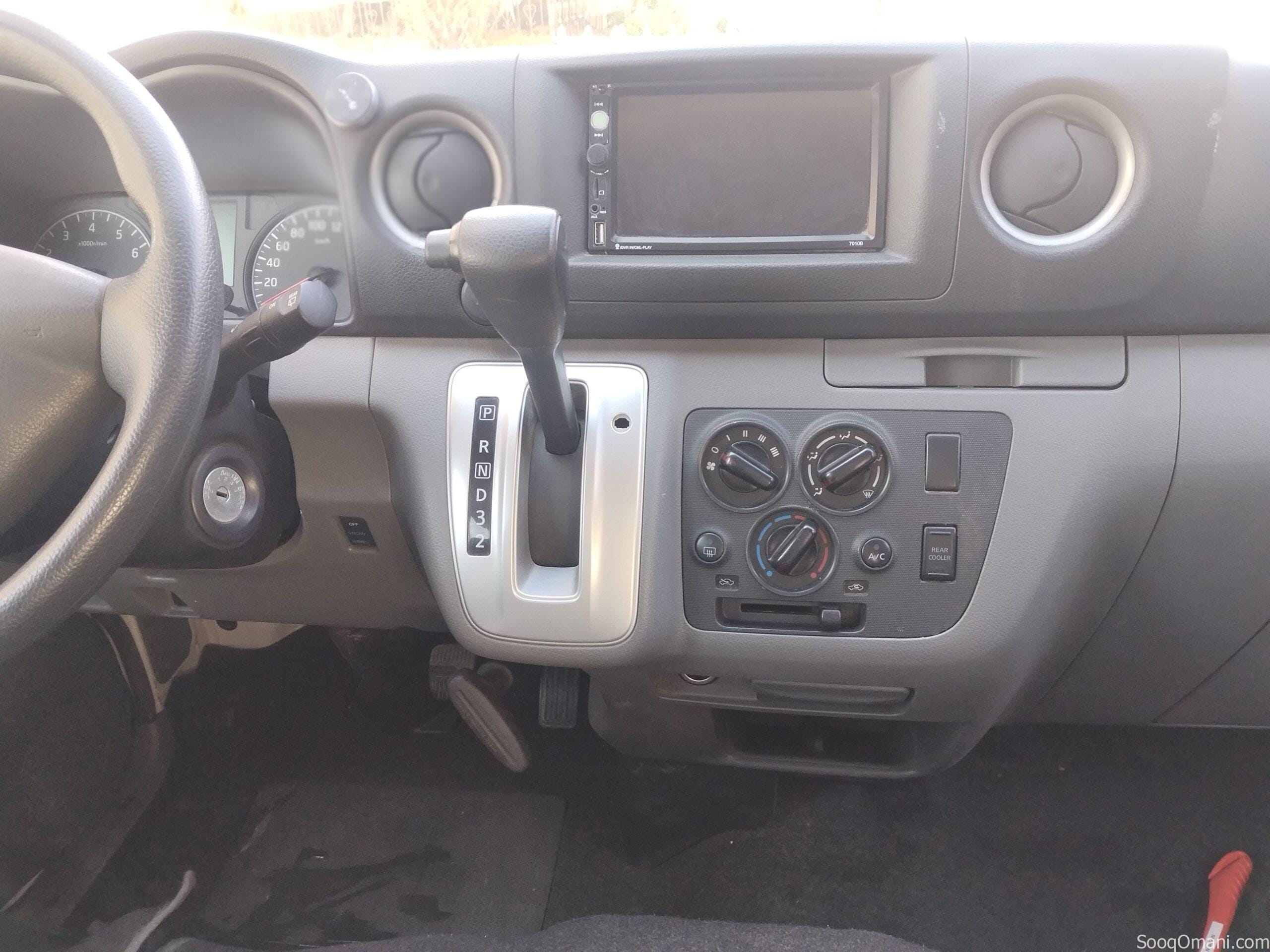 باص نيسان موديل 2022