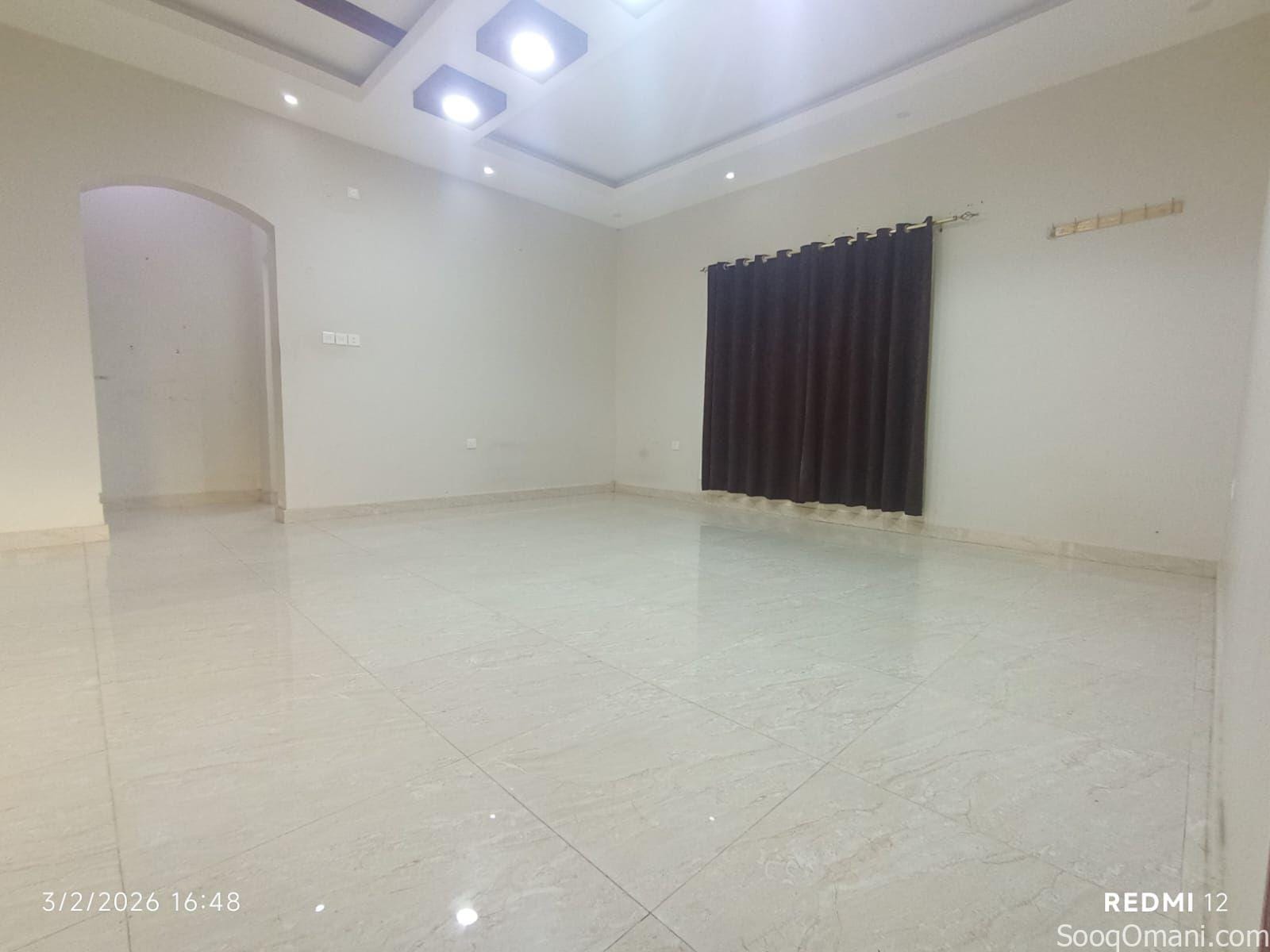 غرف وملاحق للايجار ف الخوض في المعبيلة