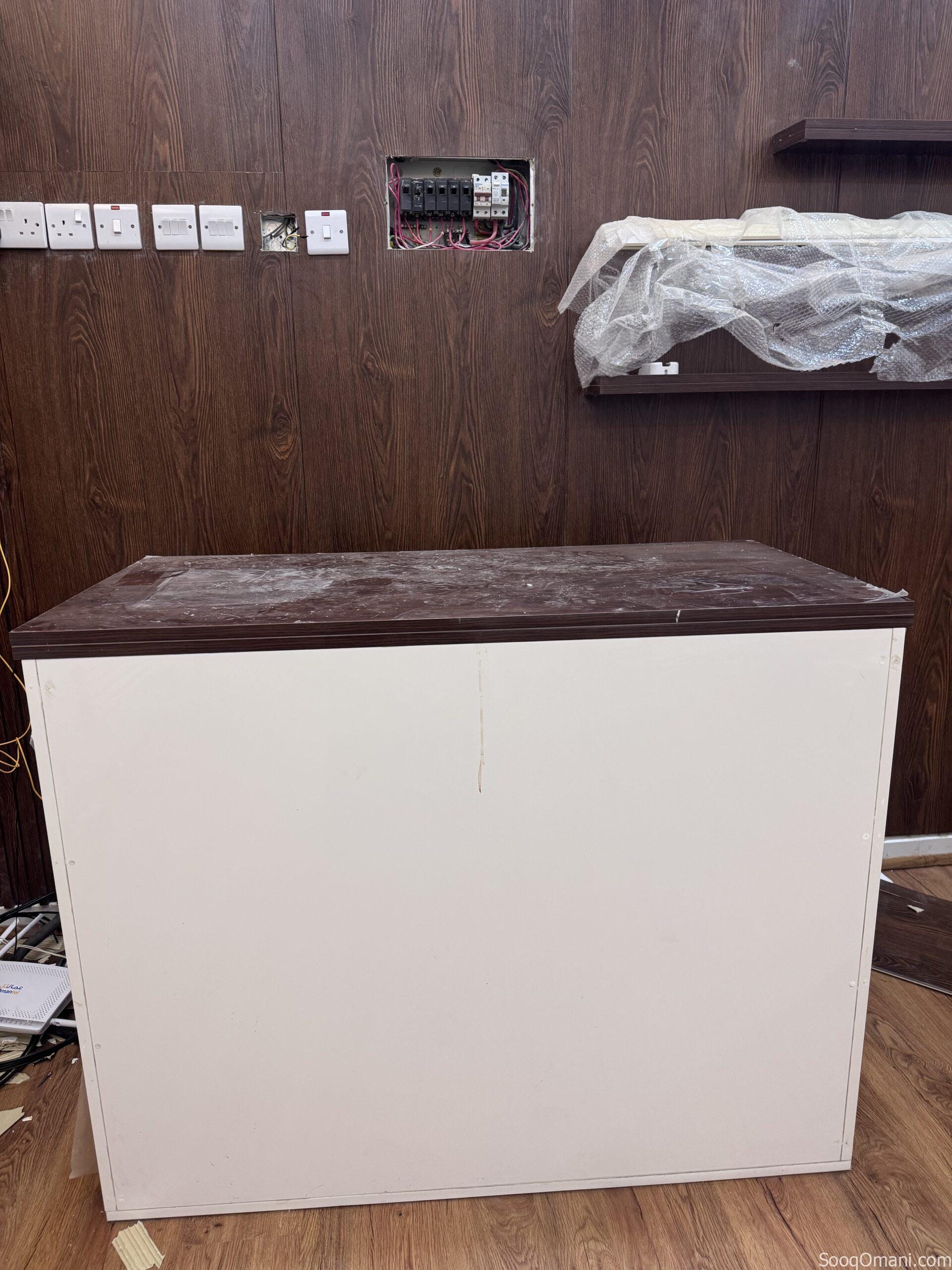 مكتب الاستقبال / طاولة البيع