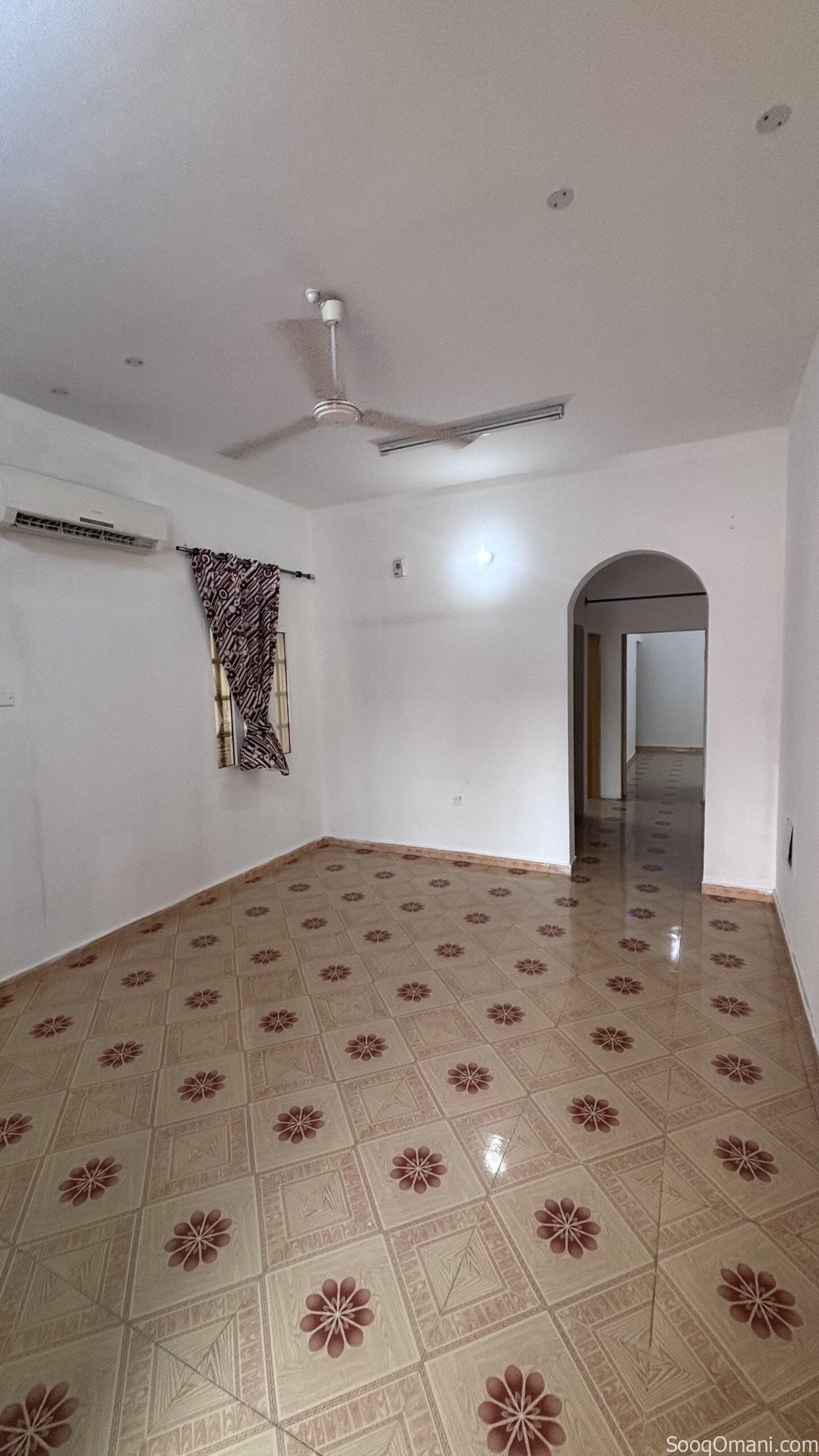 شقه للإيجار في موقع ممتاز قريب مستشفى السويق