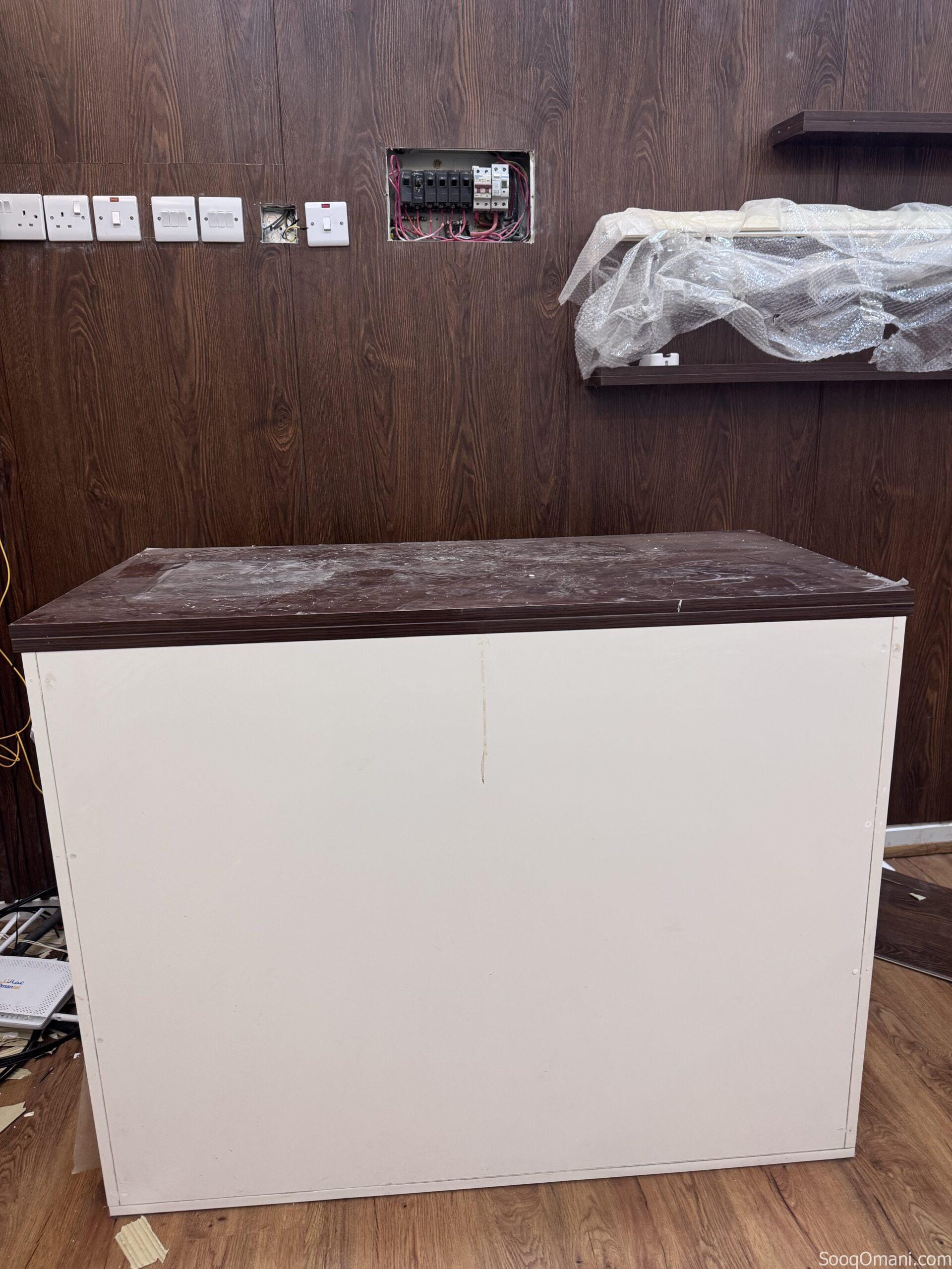 مكتب الاستقبال / طاولة البيع