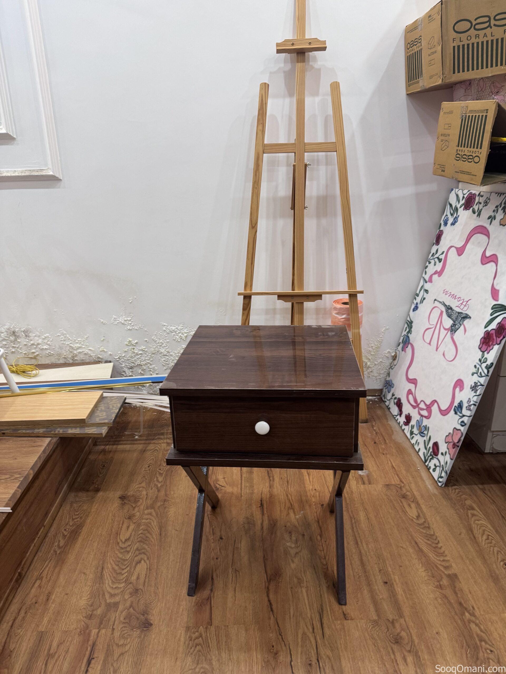 طاولة جانبية