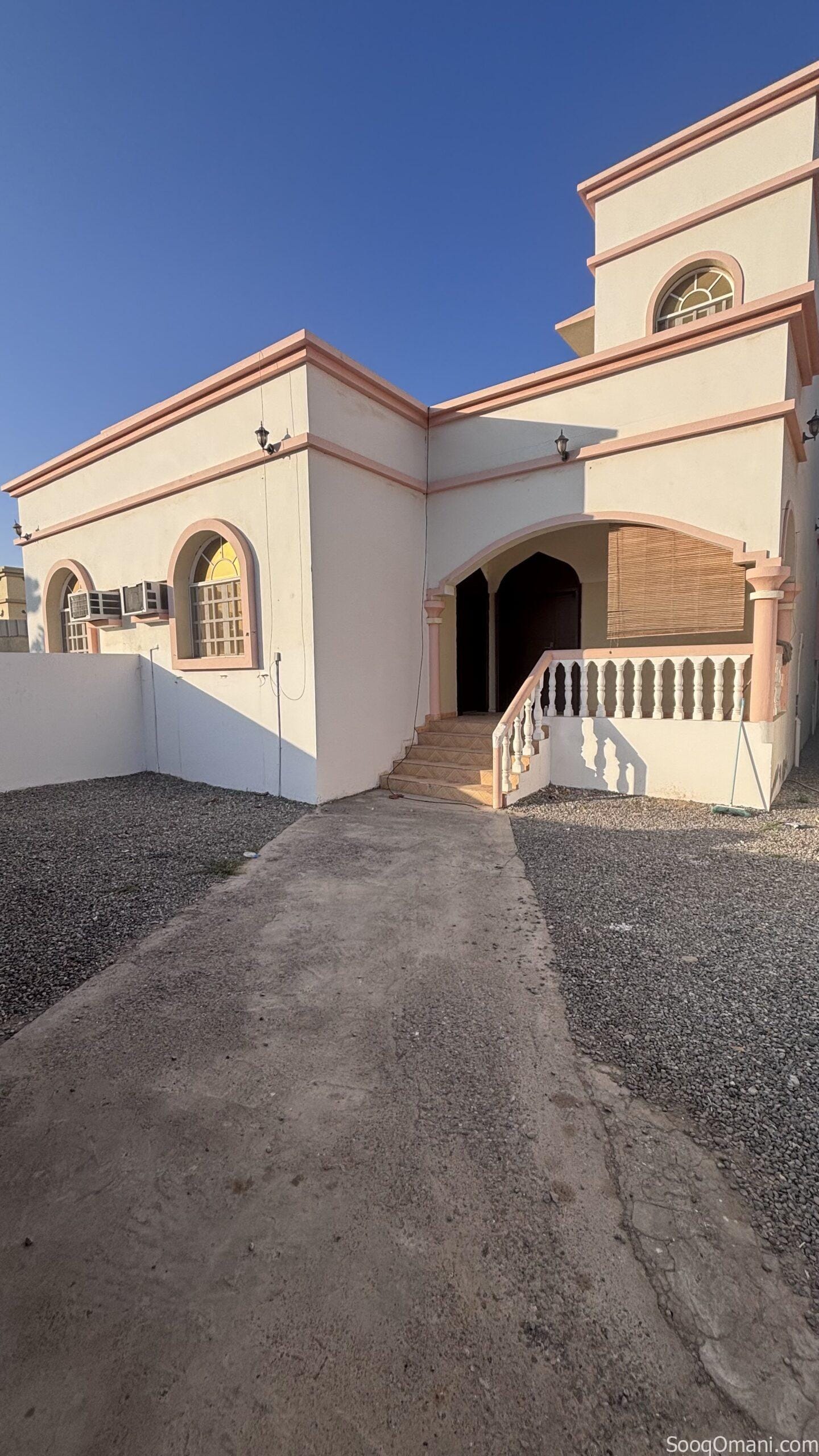 شقه للإيجار في موقع ممتاز قريب مستشفى السويق