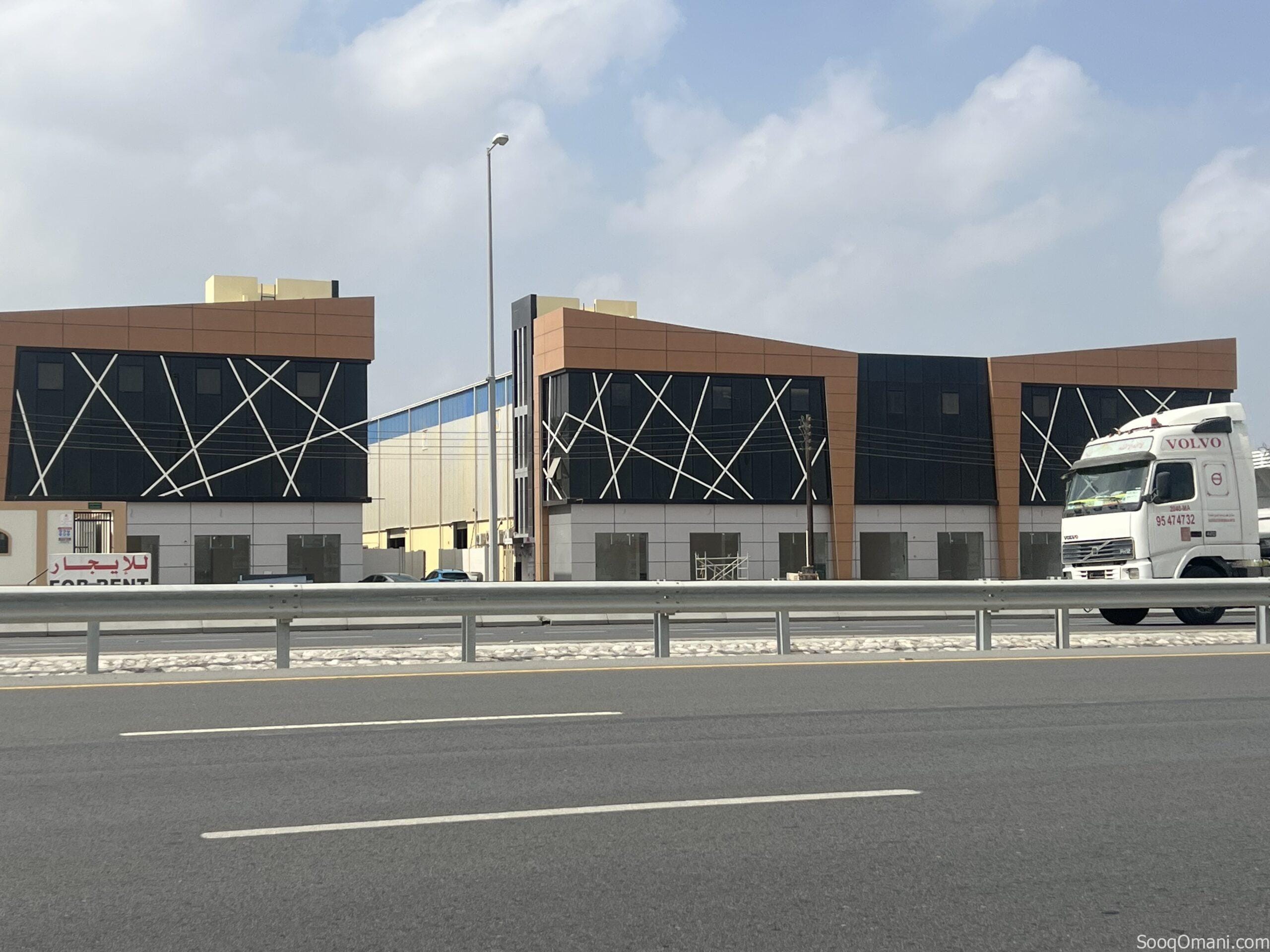 شقق ومحلات ومعرض كبير ومخازن للإيجار