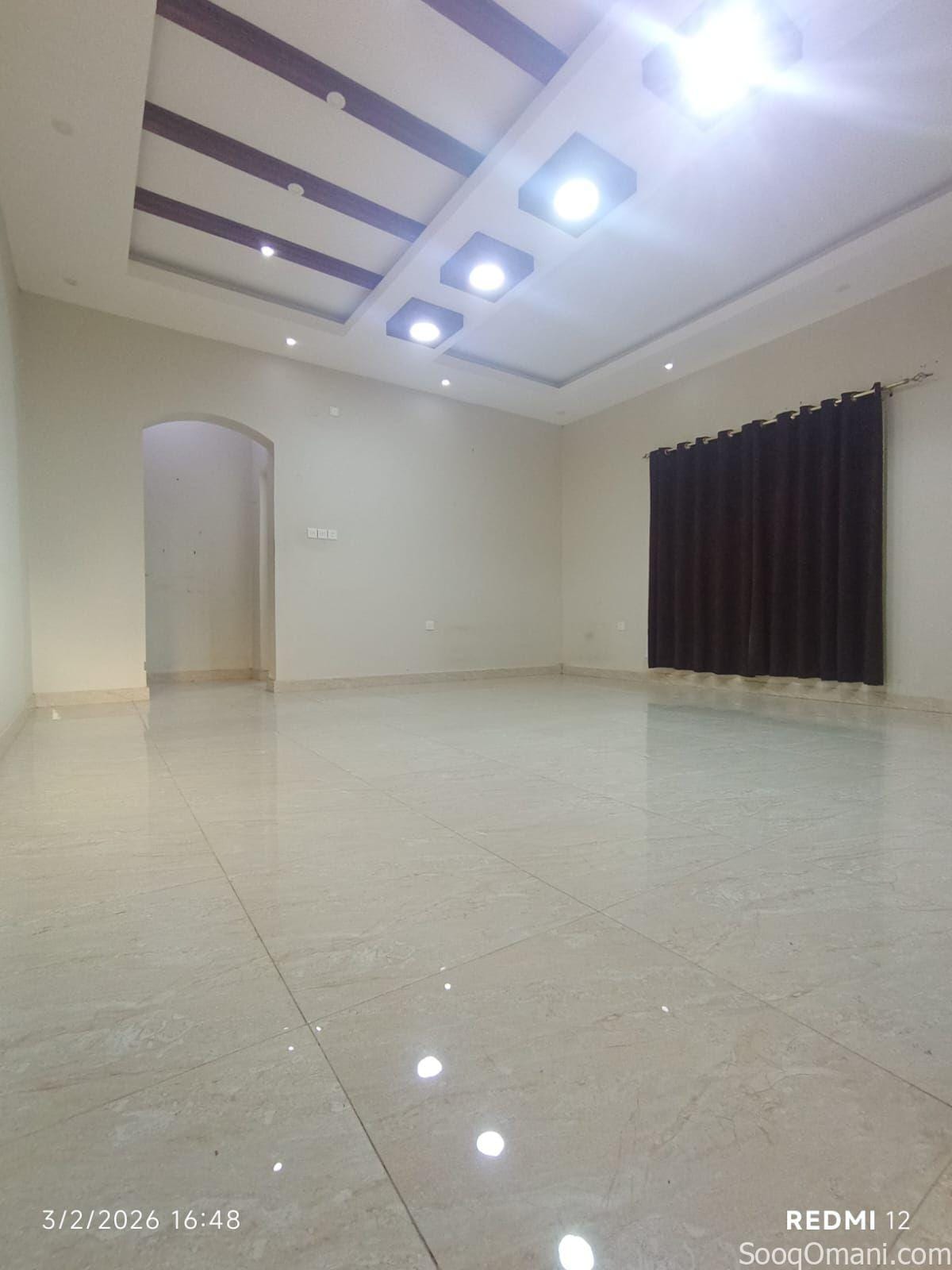 غرف وملاحق للايجار ف الخوض في المعبيلة