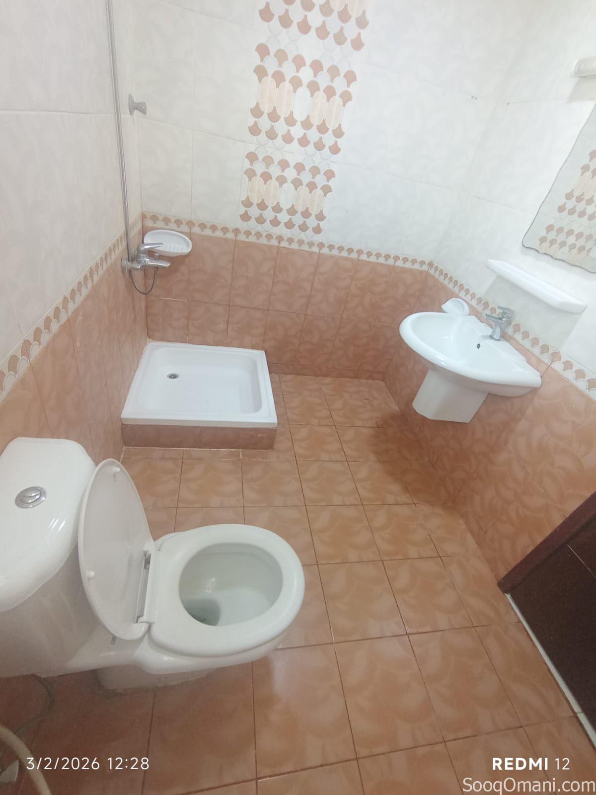 غرفه للايجار ف الخوض السادسة