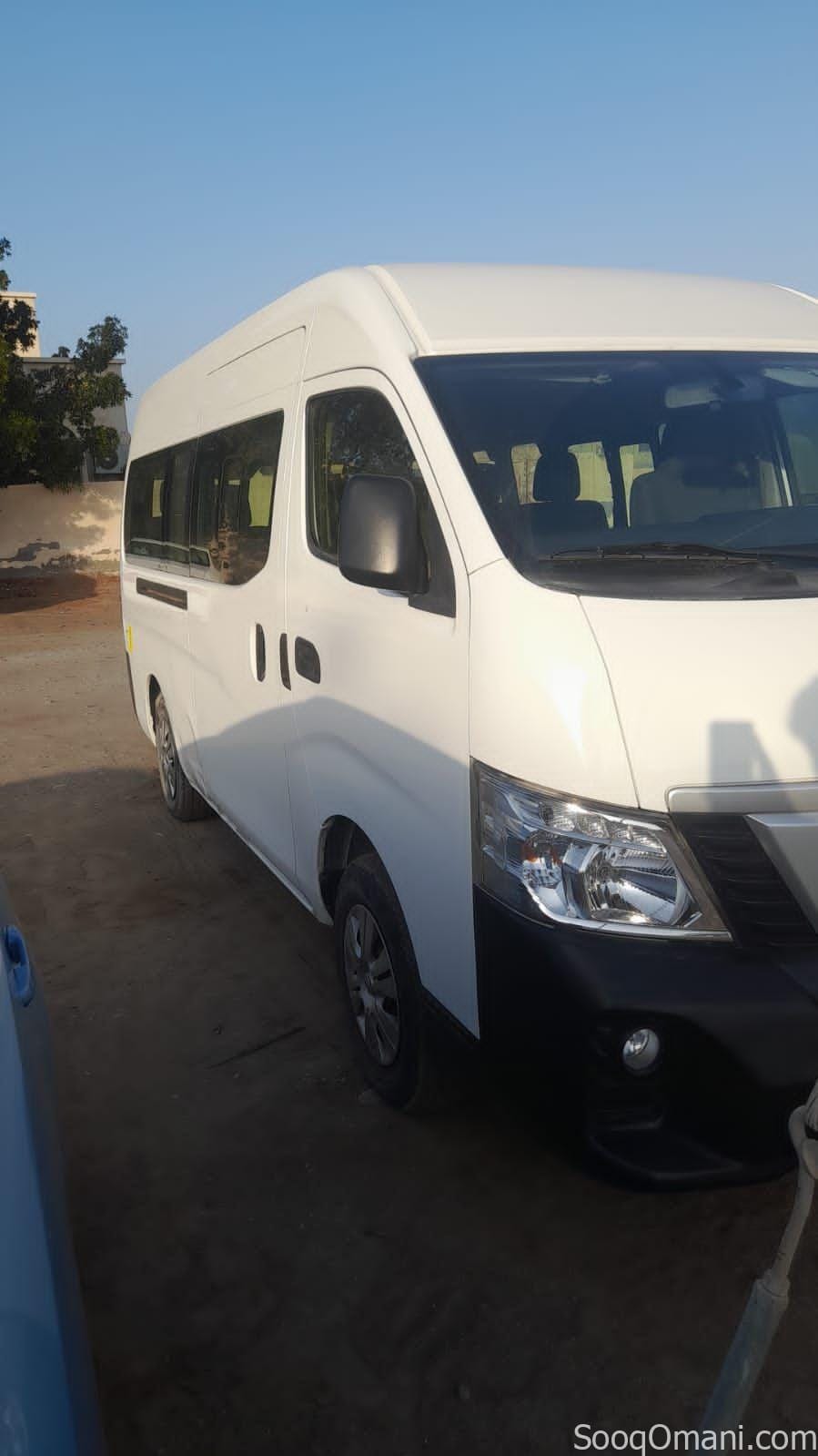 باص نيسان موديل 2022