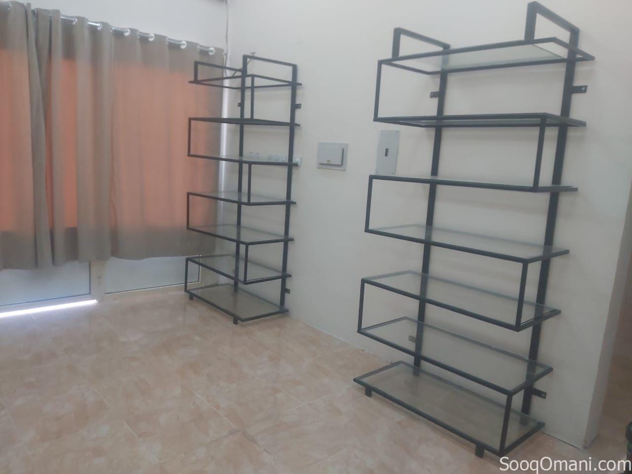 أرفف وعلاقات