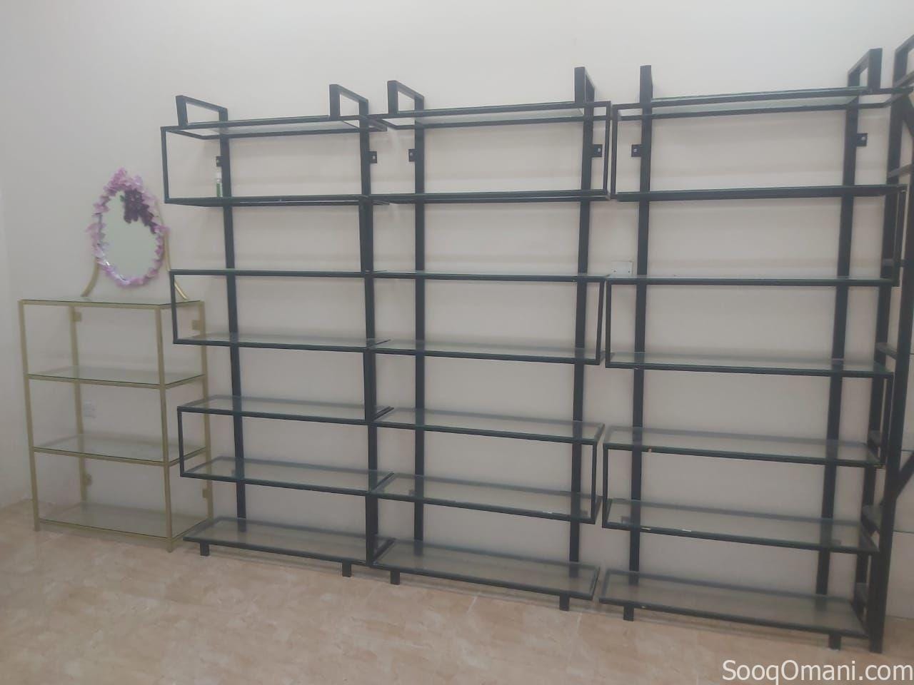 أرفف وعلاقات