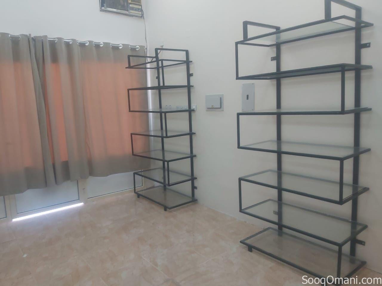 أرفف وعلاقات