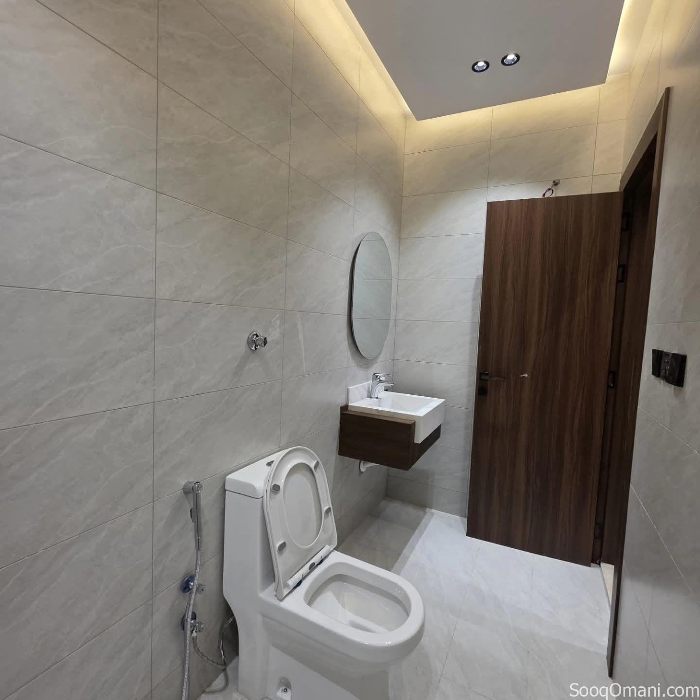 شقة للايجار في مسقط الخوض 165 ريال