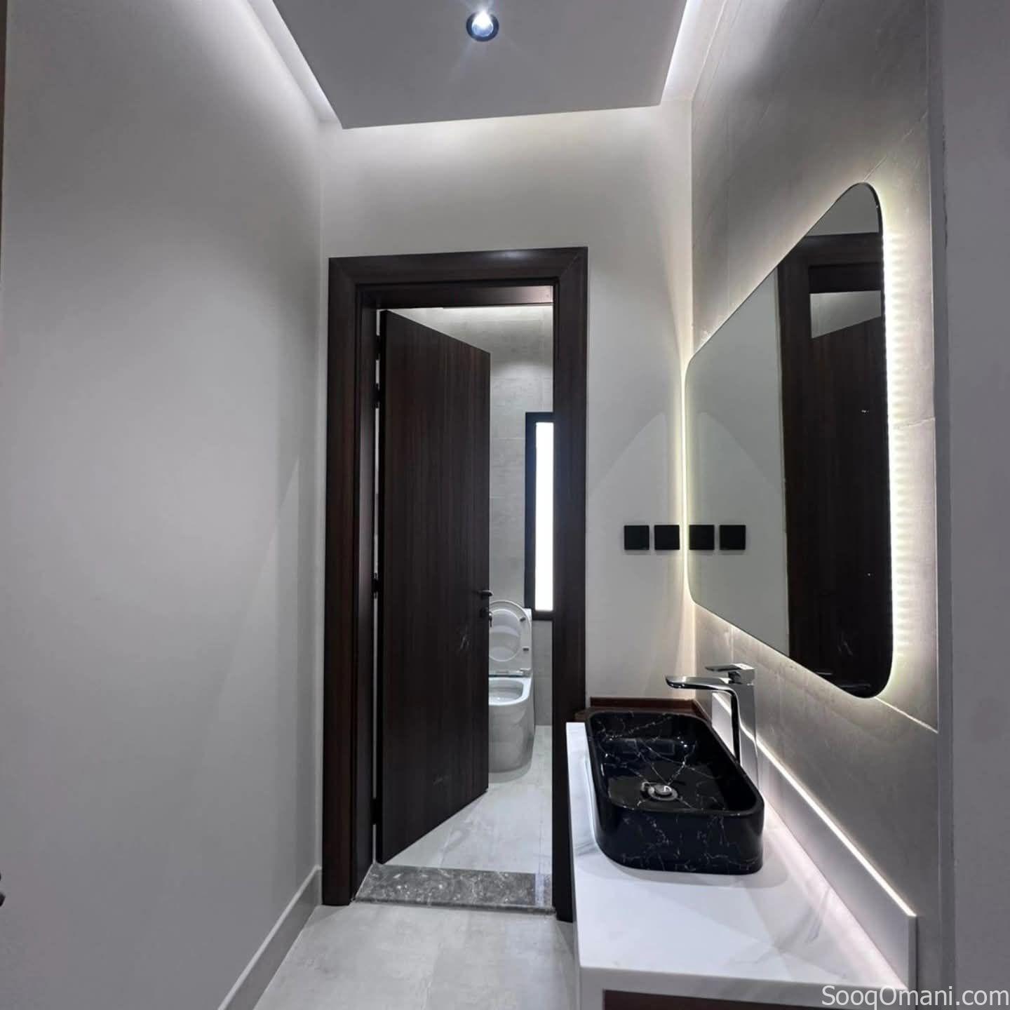 شقه للايجار في مسقط الخوض غرفتين وصاله ومطبخ وحمامين