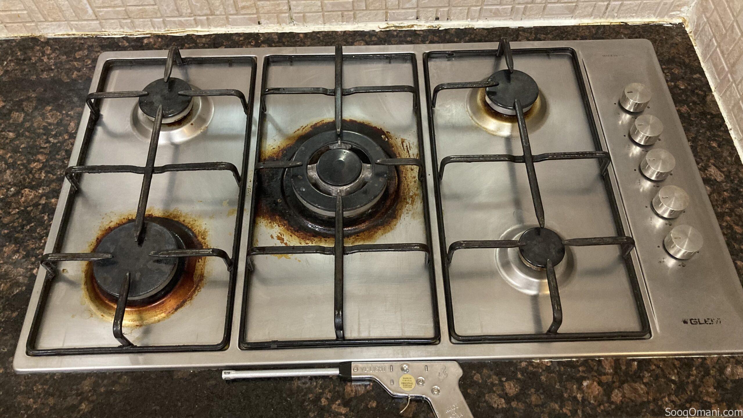 ‏طباخ غاز للبيع على شكل الكاونتر ‏على المطبخ ‏مستعمل