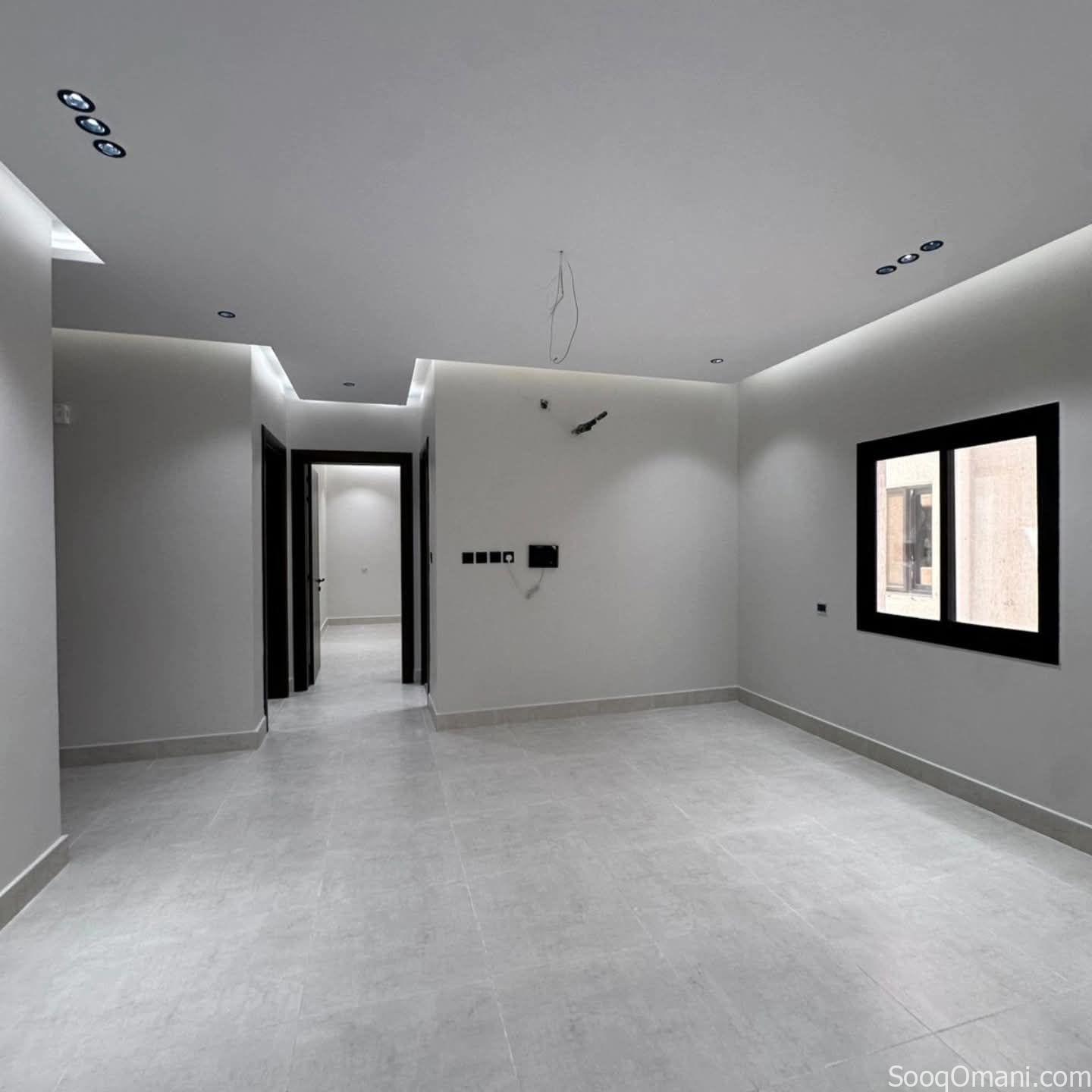 شقه للايجار في مسقط الخوض غرفتين وصاله ومطبخ وحمامين