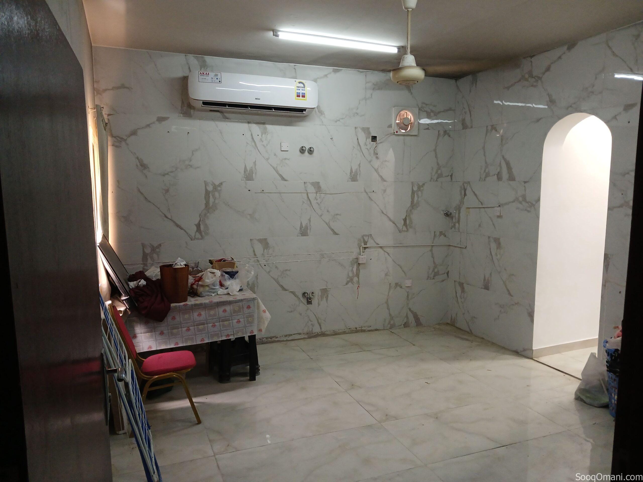 Room for rent in alkhwier